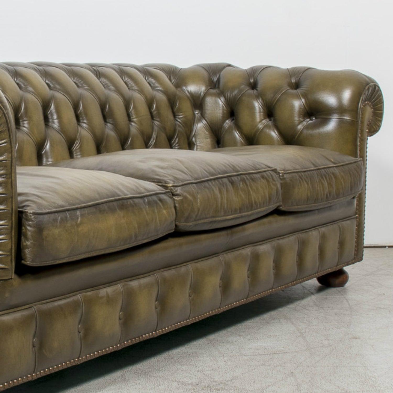Vintage 1960s English Chesterfield Sofa in Olive Green Leather For Sale 8