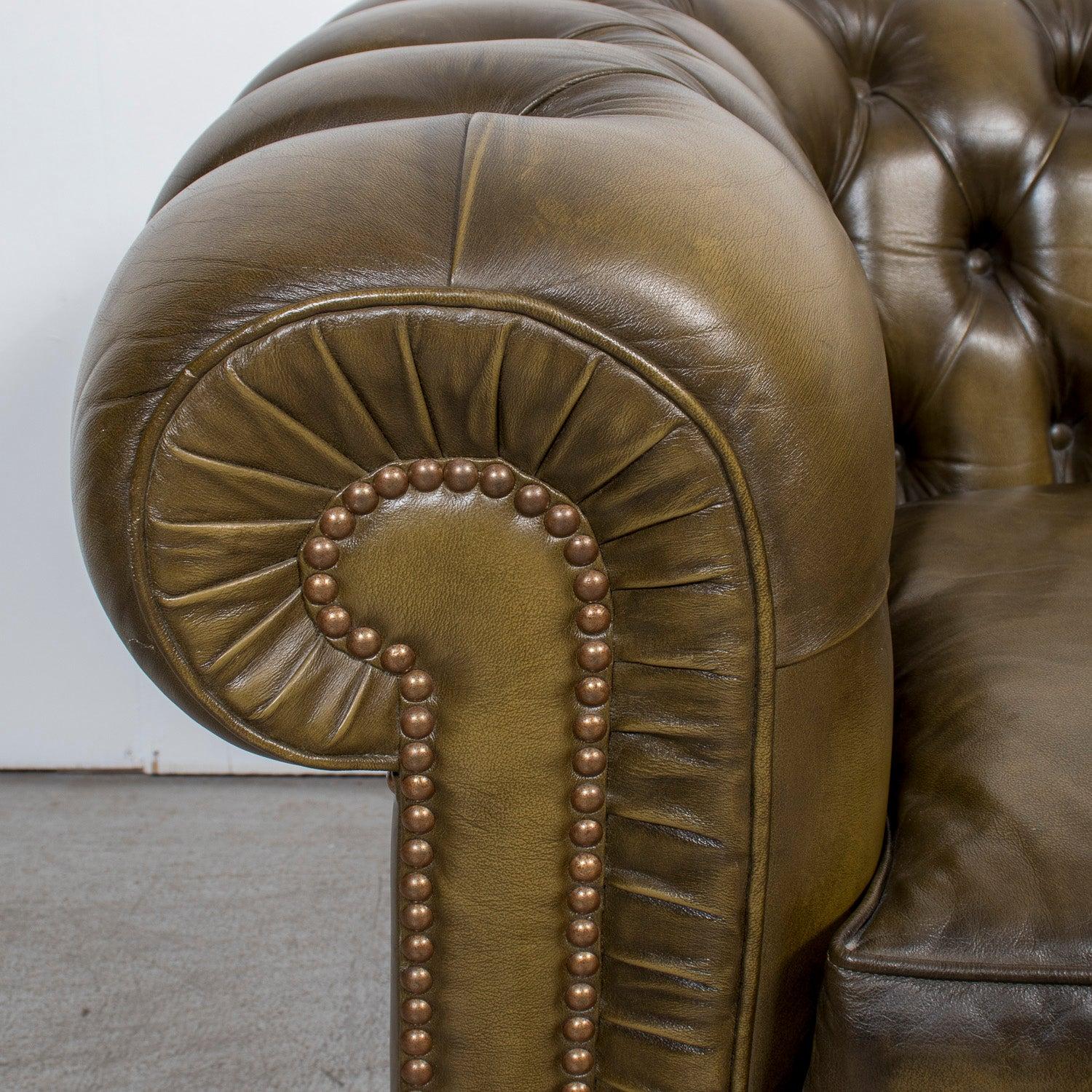 Vintage 1960s English Chesterfield Sofa in Olive Green Leather For Sale 2