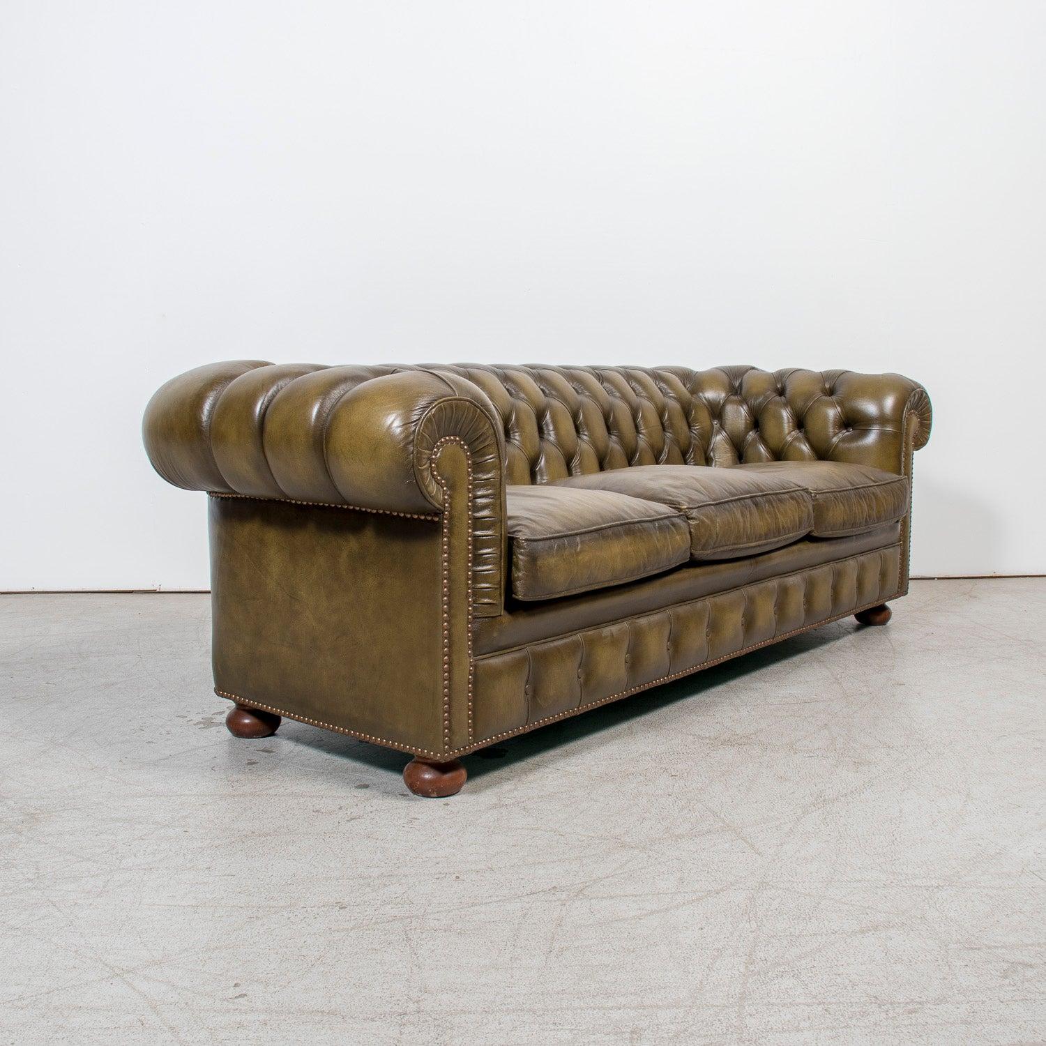 Vintage 1960s English Chesterfield Sofa in Olive Green Leather For Sale 4