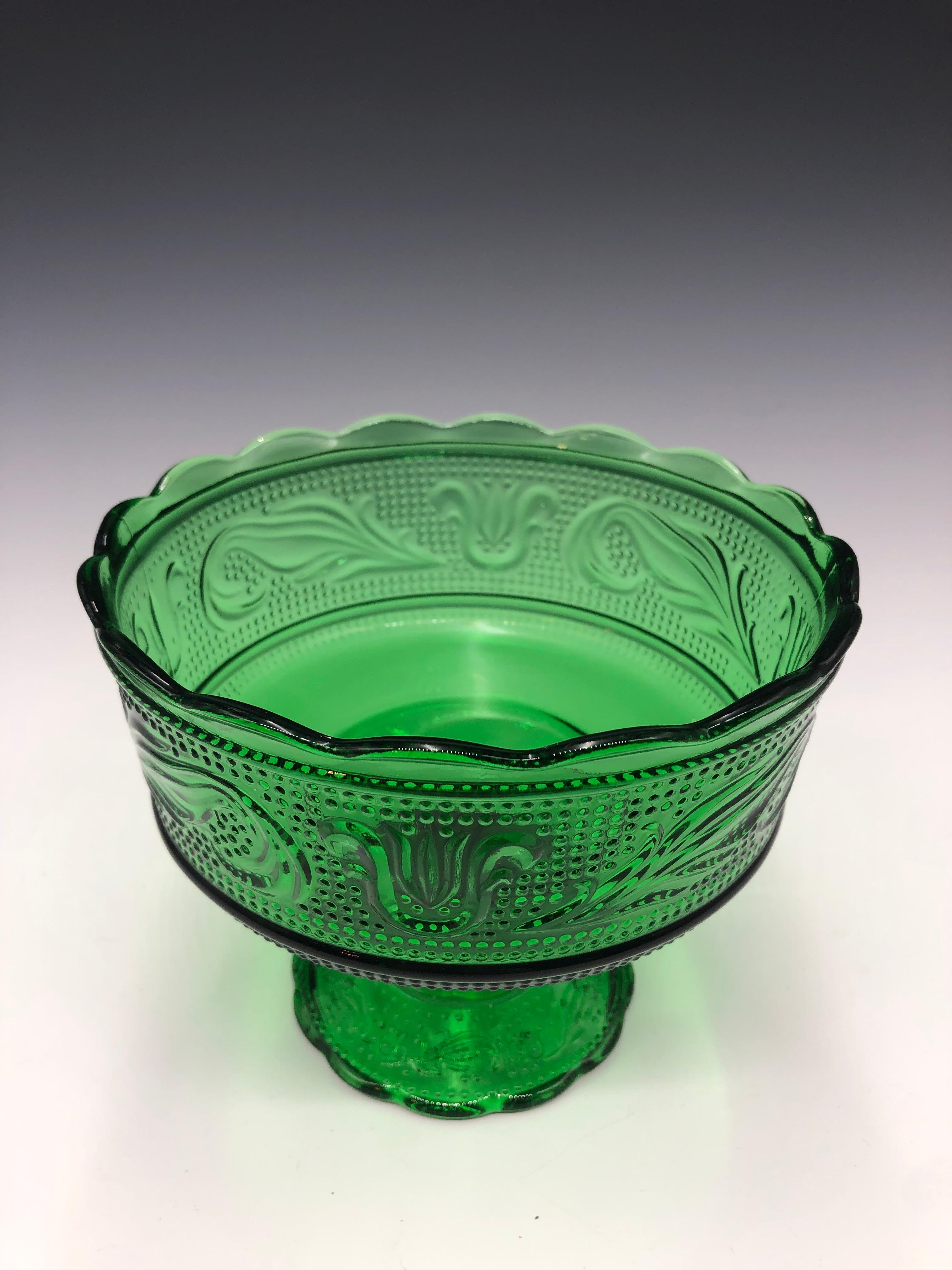 Américain Plat à bonbons/compote en verre pressé vert émeraude E.O Brody Co des années 1960 en vente