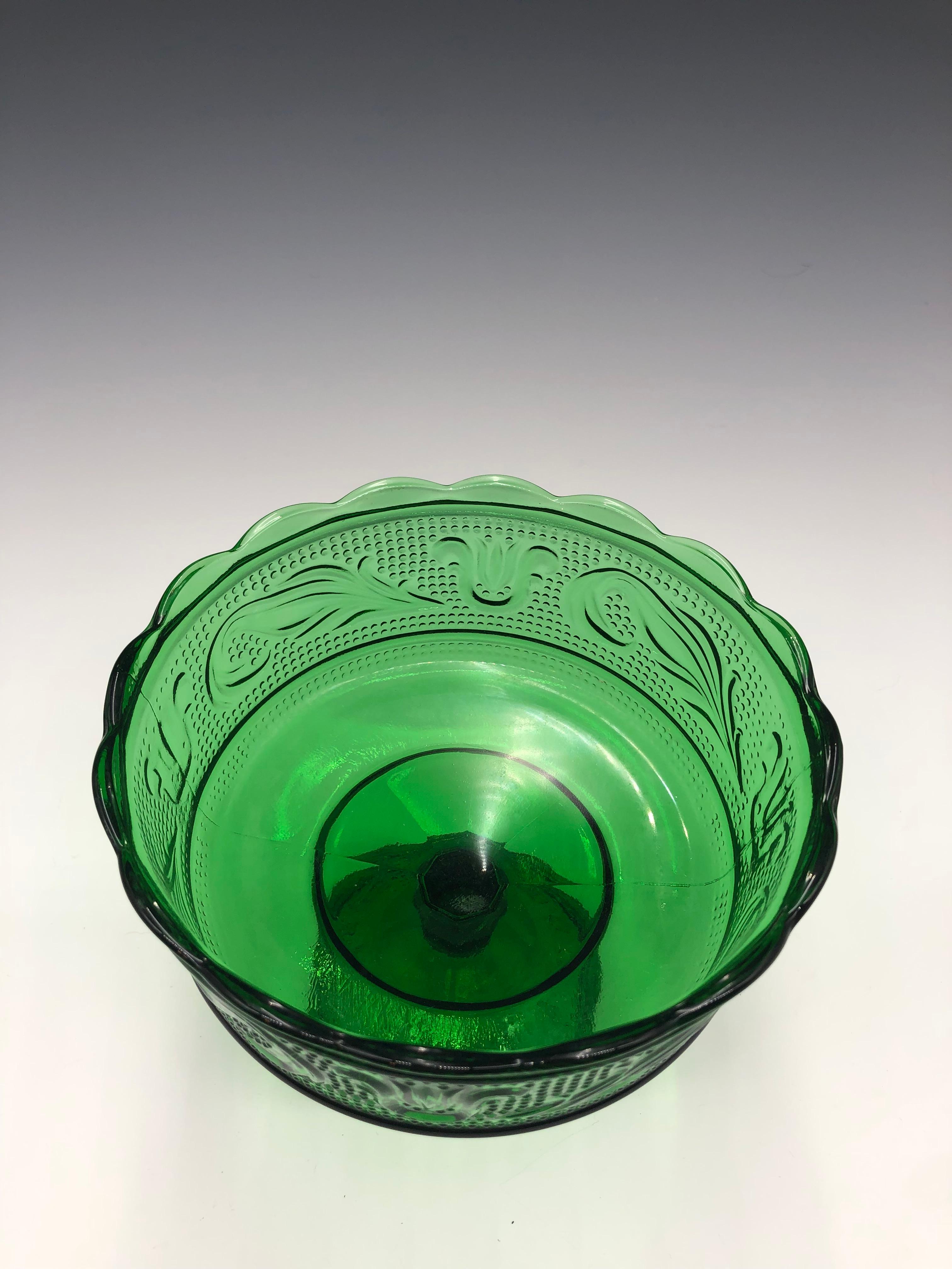 Plat à bonbons/compote en verre pressé vert émeraude E.O Brody Co des années 1960 Bon état - En vente à East Quogue, NY