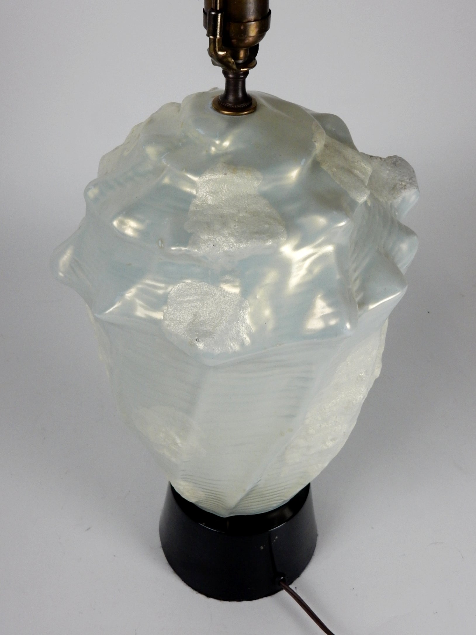 20th Century Vintage 1960s Faux Conch Shell Ceramic Table Lamp For Sale