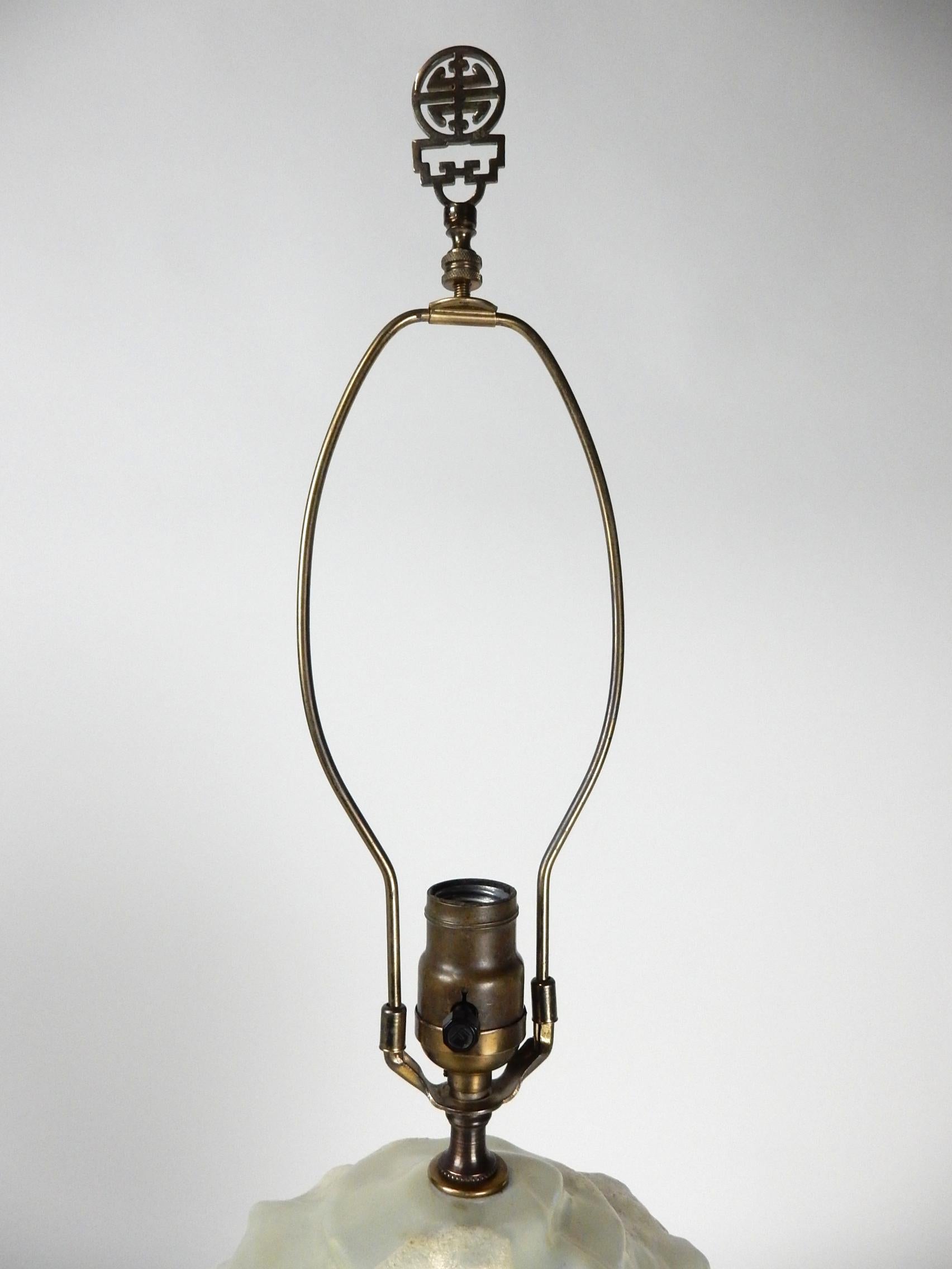 Faux Conch Muschel-Tischlampe aus Keramik, 1960er Jahre im Angebot 1