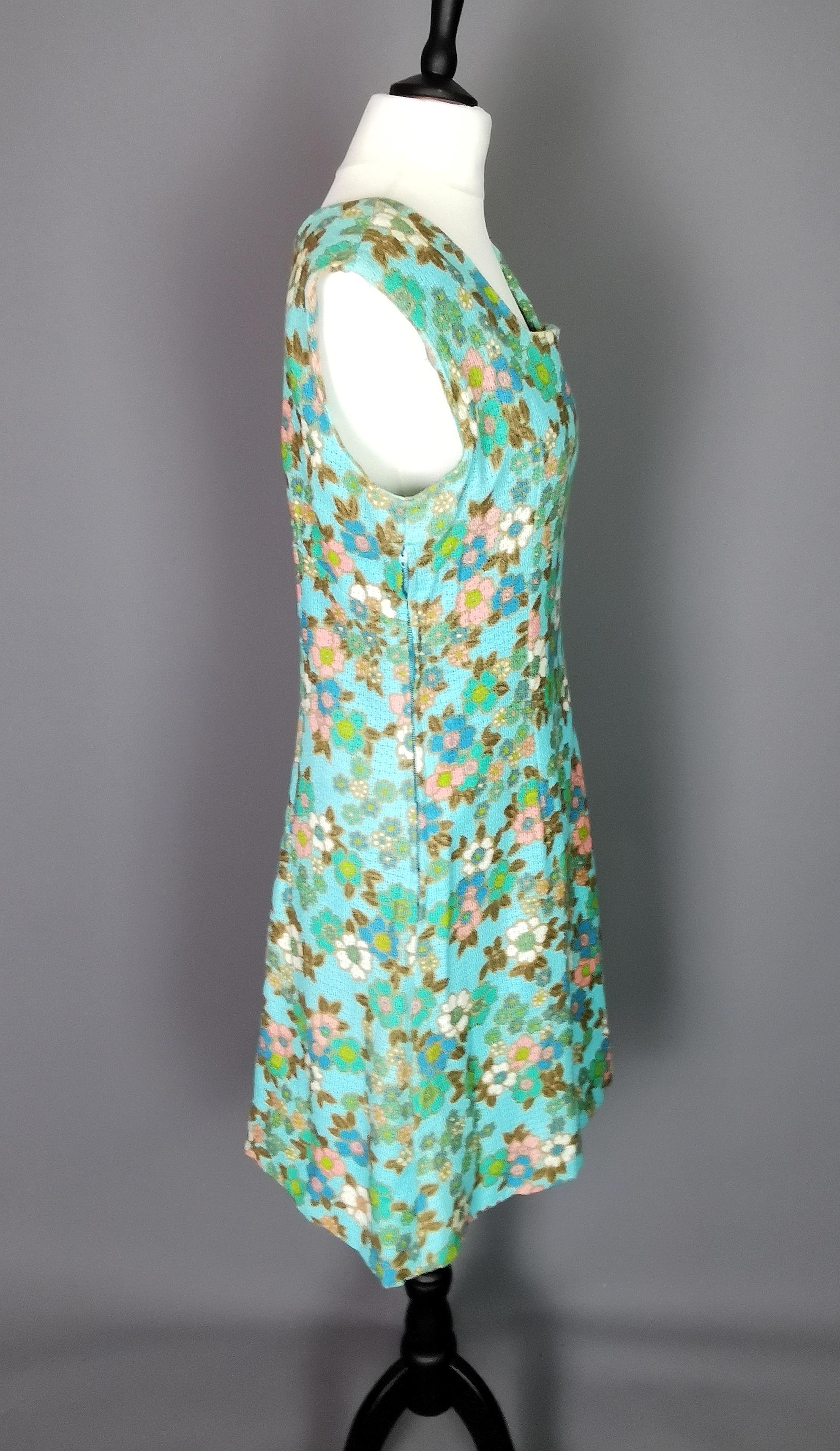 Women's Vintage 1960s Floral mini dress, mod, flower power 