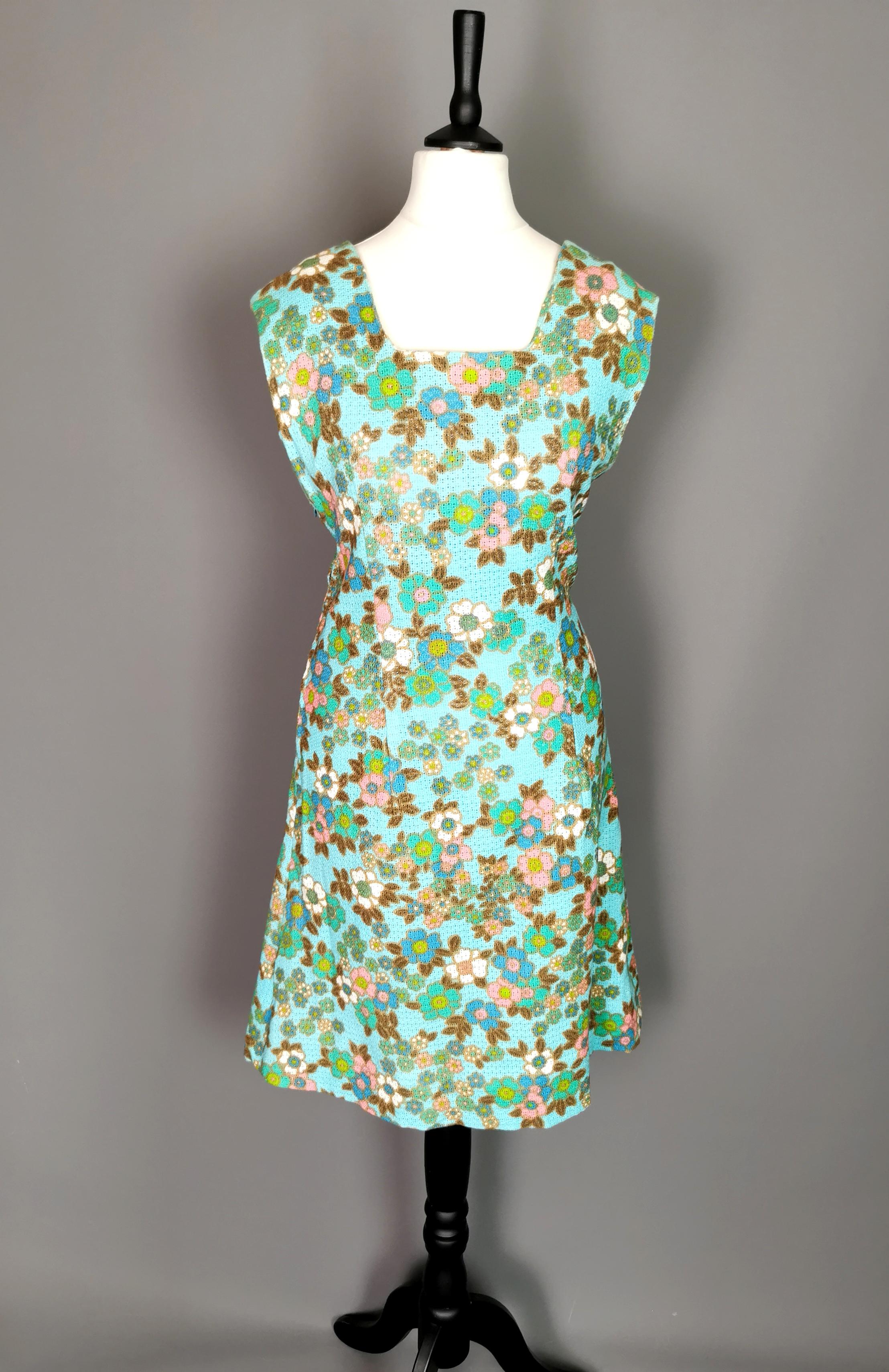 Vintage 1960s Floral mini dress, mod, flower power  4
