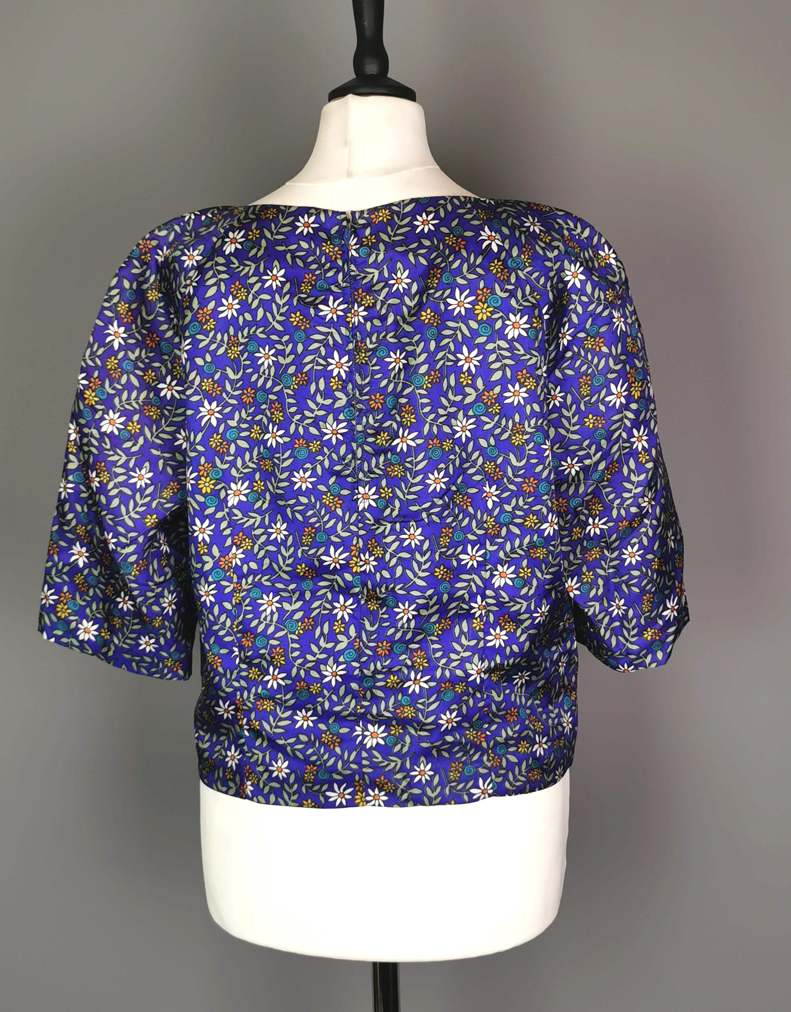 Women's Vintage 1960s Flower power cropped blouse For Sale