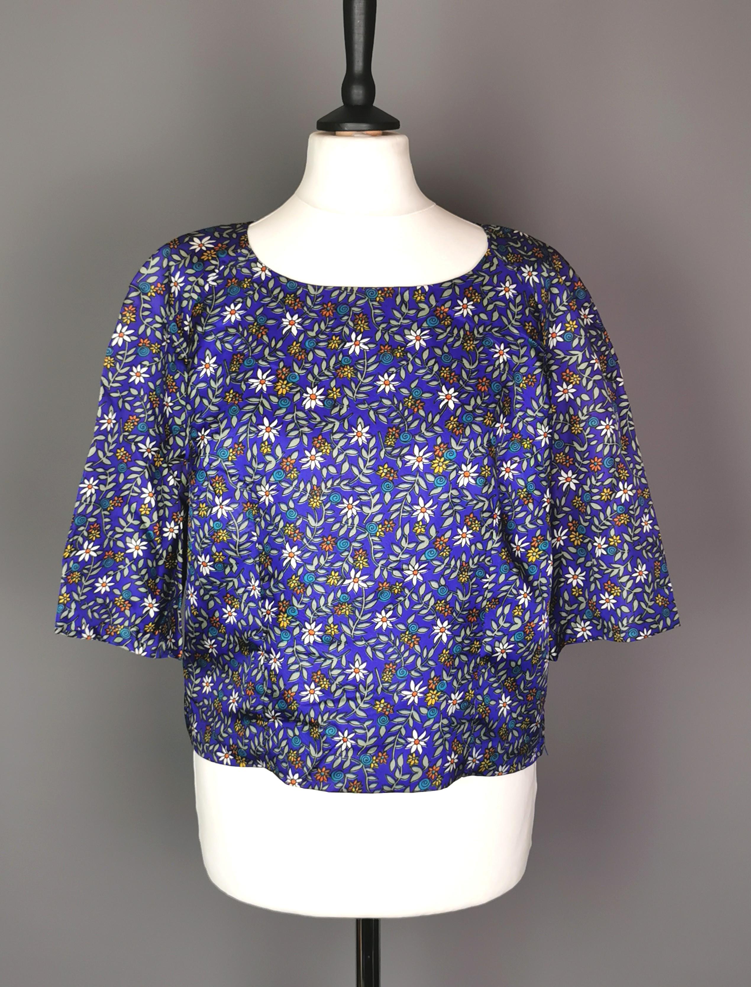 Vintage 1960s Flower power cropped blouse For Sale 2