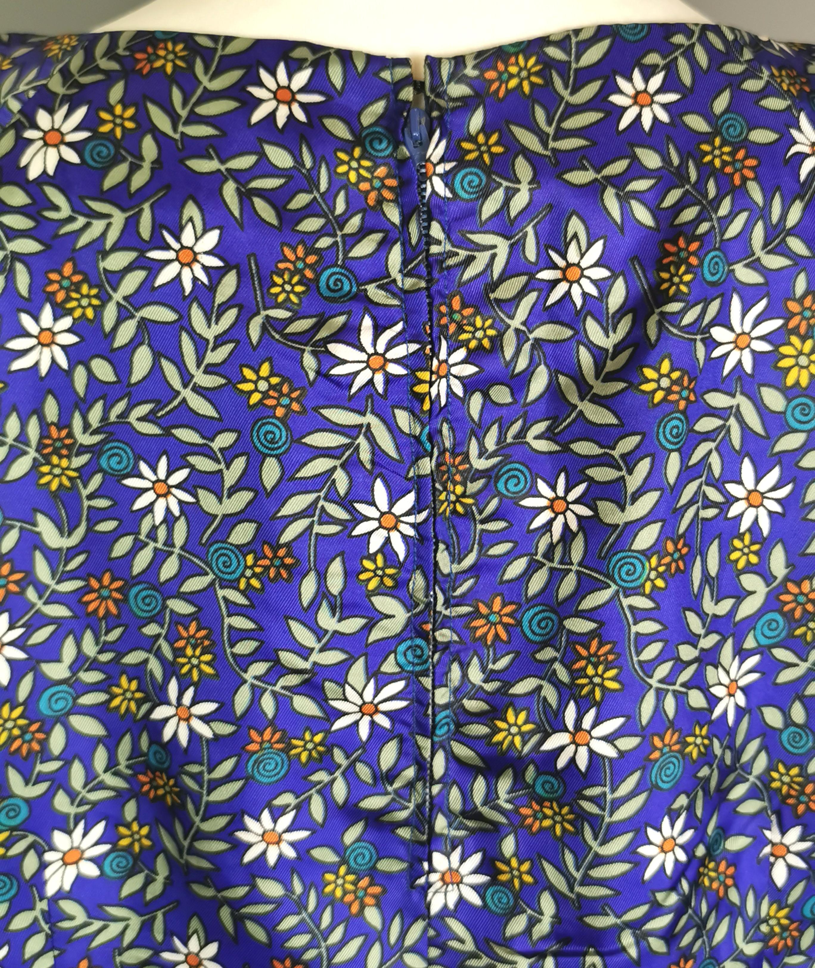 Vintage 1960s Flower power cropped blouse For Sale 5