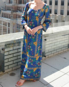 Vintage 1960s Folkloric Floral Print Silk Gown (Robe en soie)