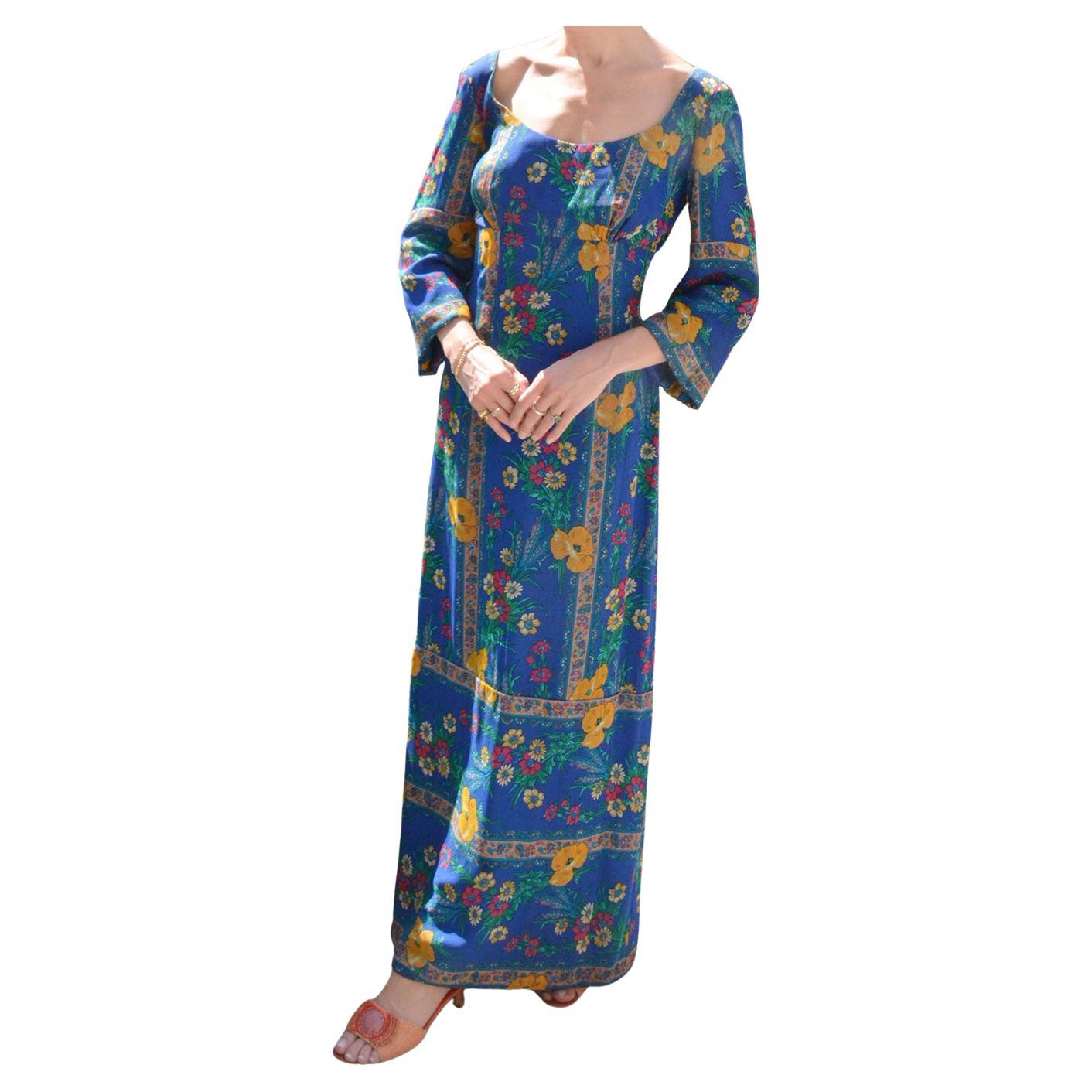 Vintage 1960s Folkloric Floral Print Silk Gown (Robe en soie)