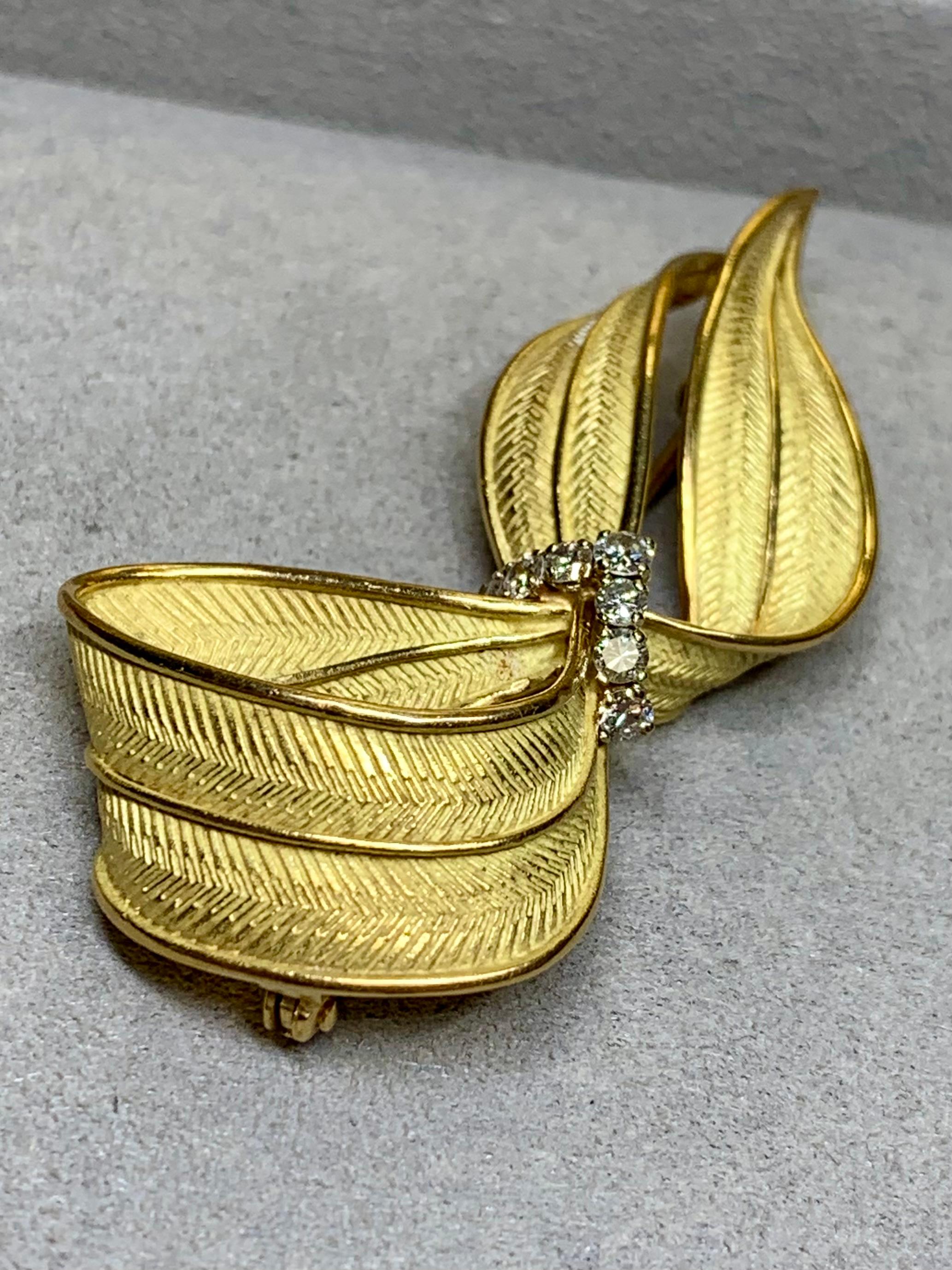 Retro Vintage 1960’s FRENCH 18K Yellow Gold Diamond Textured Leaf Brooch Pin For Sale