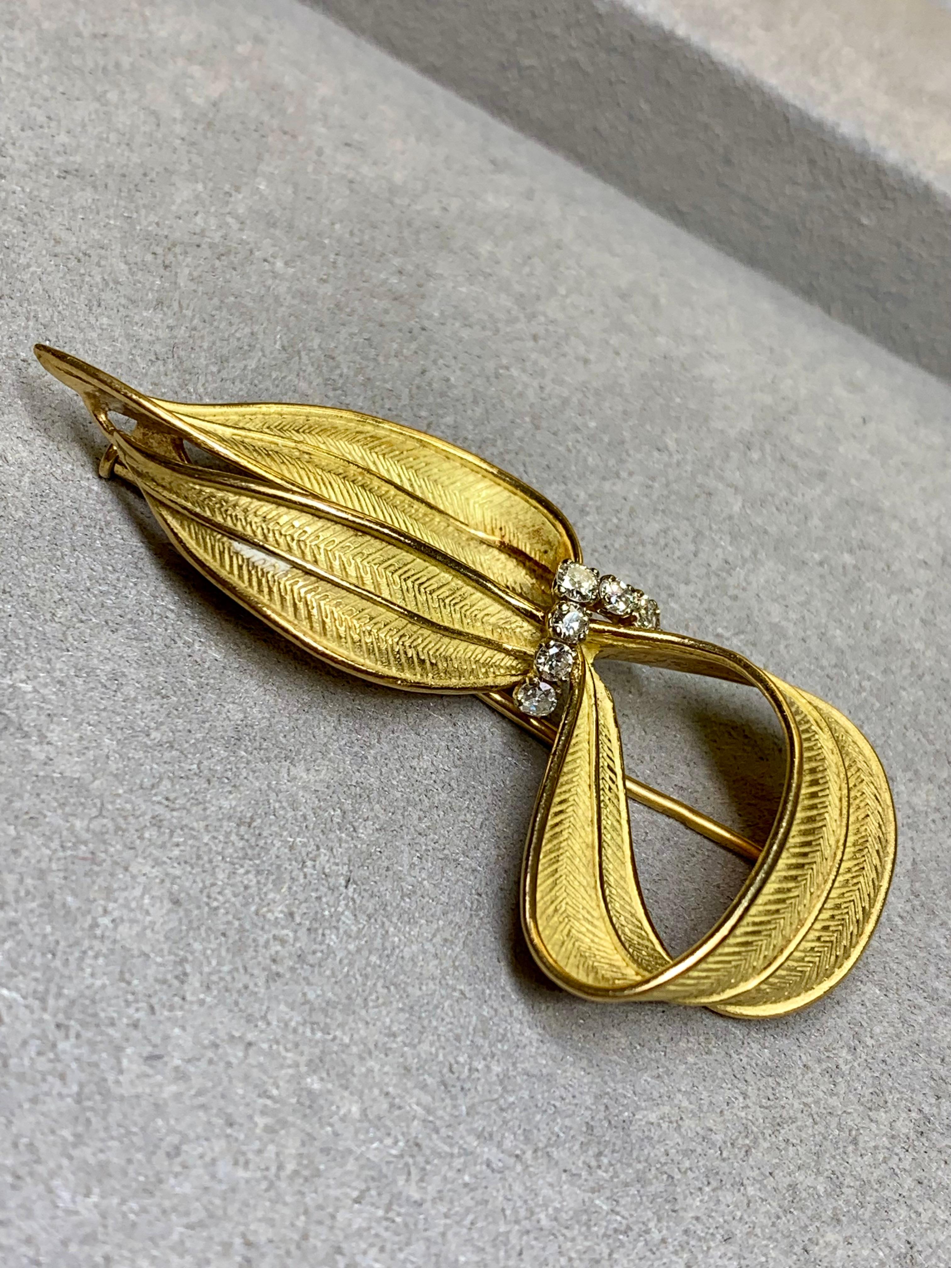 Round Cut Vintage 1960’s FRENCH 18K Yellow Gold Diamond Textured Leaf Brooch Pin For Sale