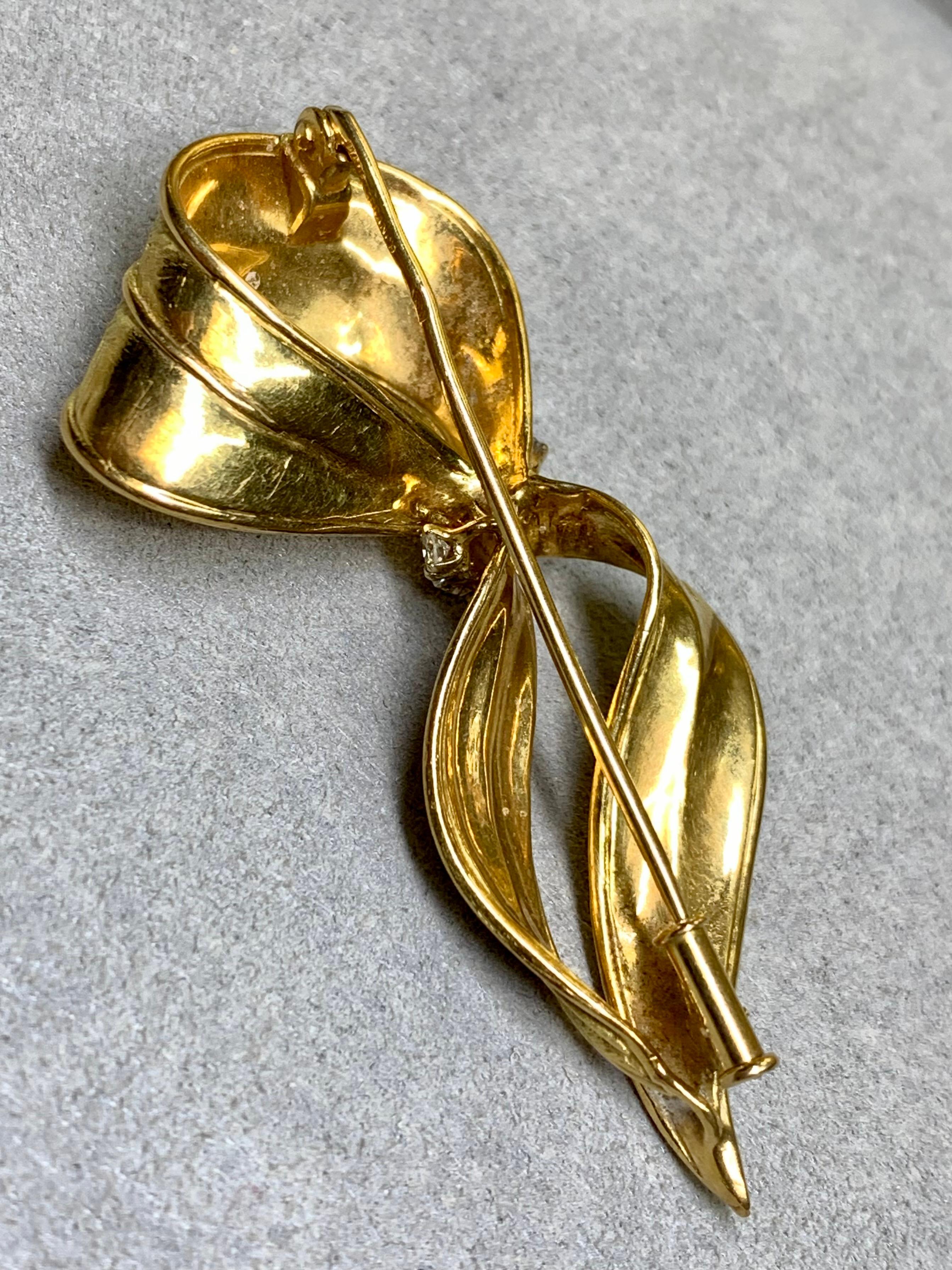 Vintage 1960’s FRENCH 18K Yellow Gold Diamond Textured Leaf Brooch Pin In Excellent Condition For Sale In Winter Springs, FL