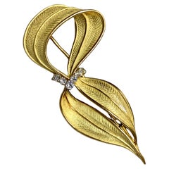 Vintage 1960’s FRENCH 18K Yellow Gold Diamond Textured Leaf Brooch Pin