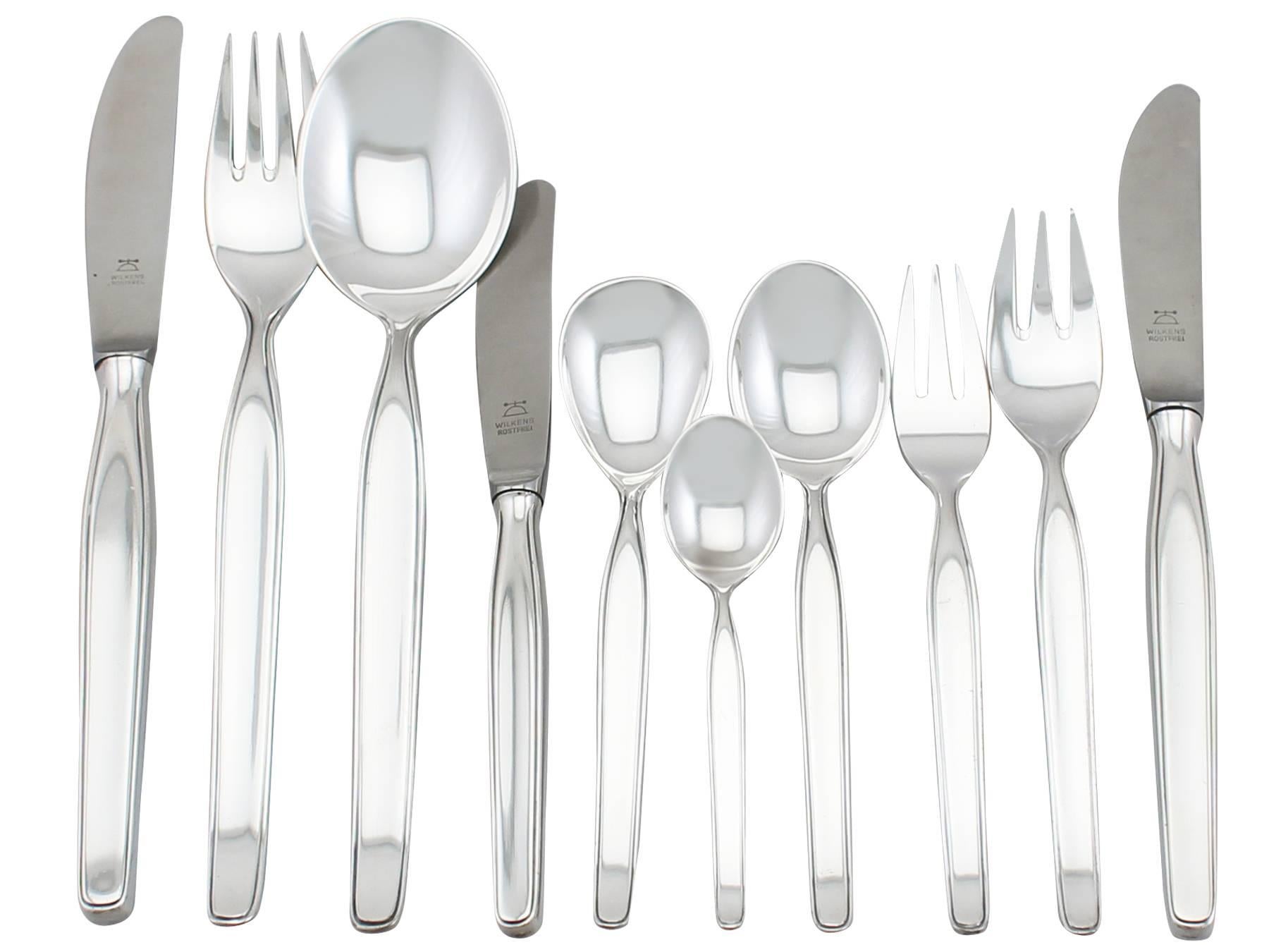An exceptional, fine and impressive vintage German sterling silver straight flatware service for six persons, made in the design style; an addition to our canteen of cutlery collection. 

The pieces of this exceptional vintage sterling silver