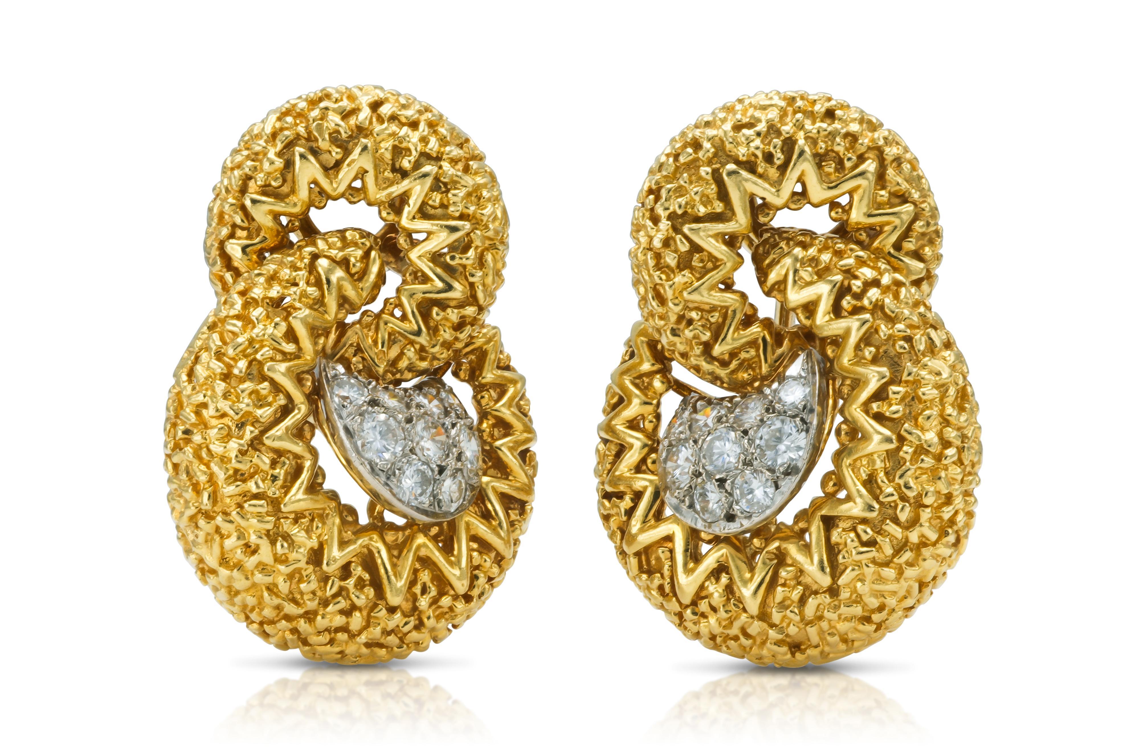 Finely crafted in 18k yellow gold with Round brilliant cut Diamonds weighing approximately a total of 1.30 carats.
Circa 1960s