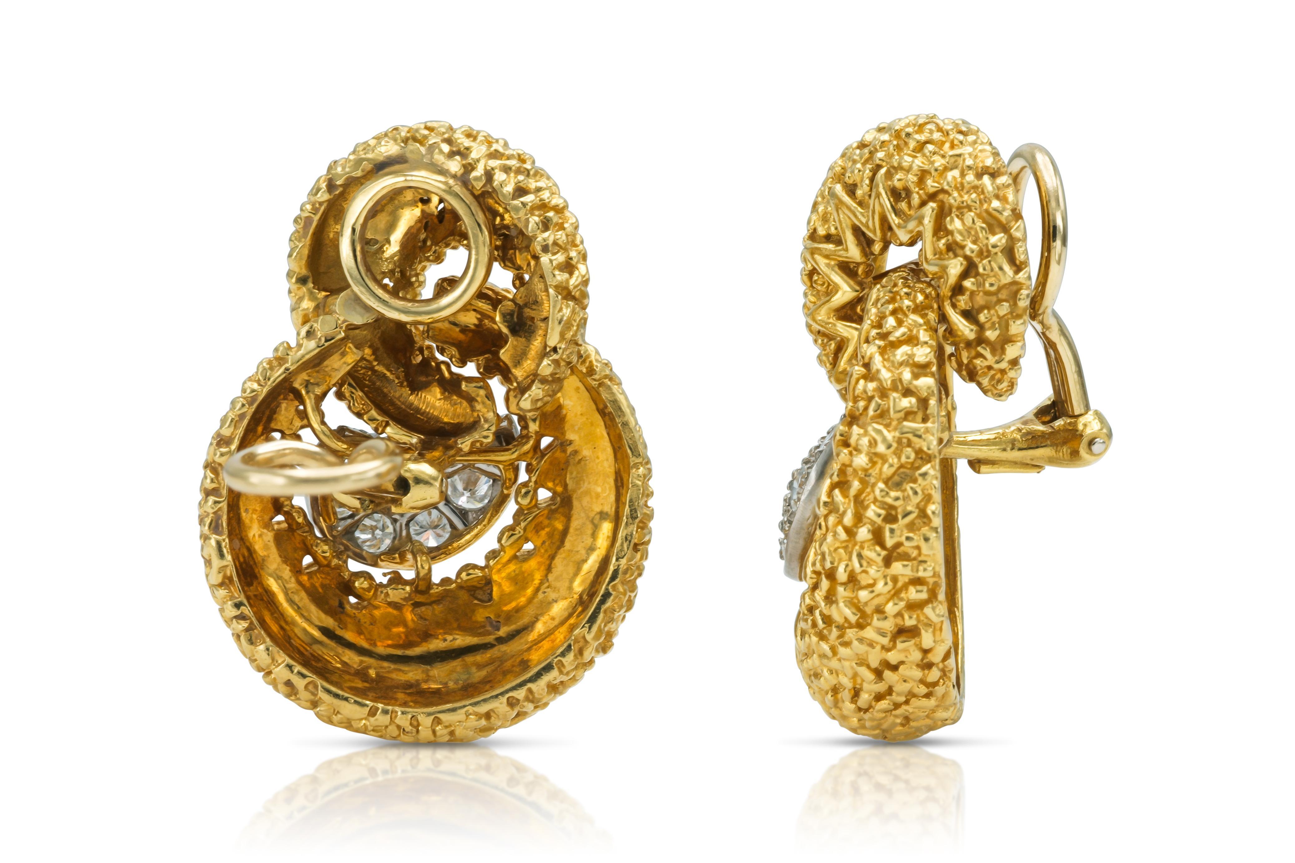 Vintage 1960s Gold and Diamond Earrings In Good Condition For Sale In New York, NY