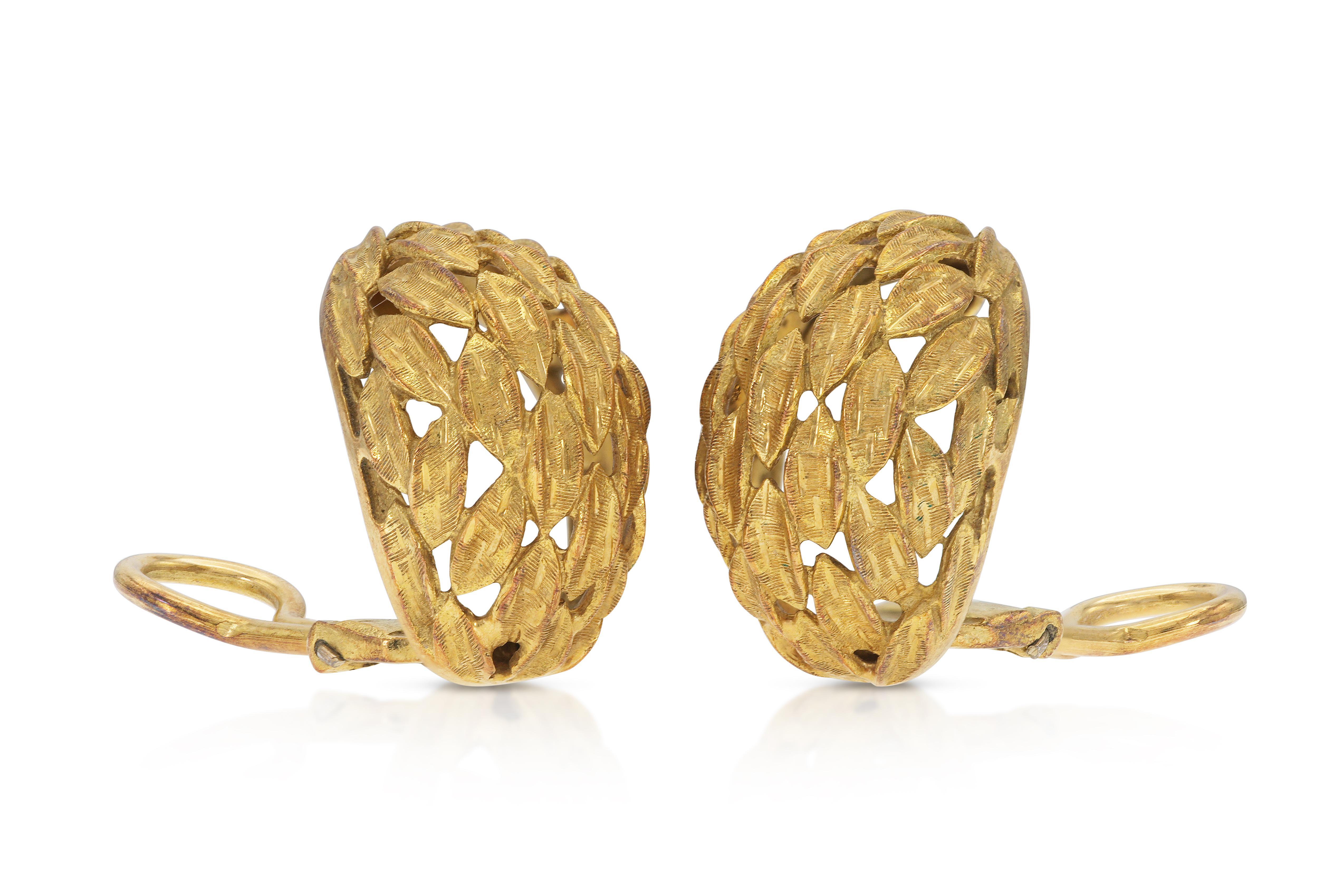 Finamente elaborada en oro amarillo de 18 quilates.
Alrededor de 1960
3/4 x 1/2 pulgada