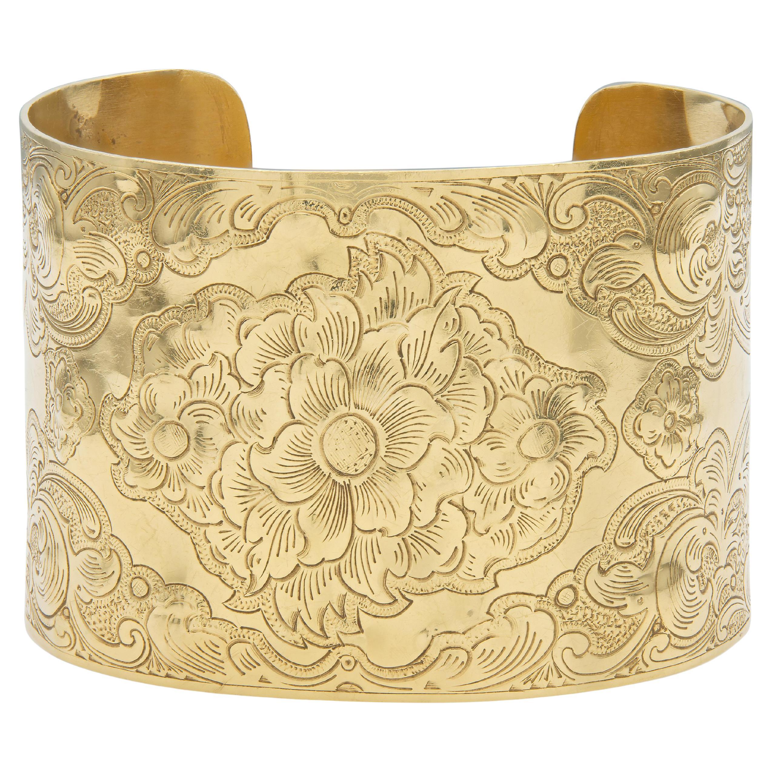 Vintage By 1960 Bracciale largo con incisione floreale in oro