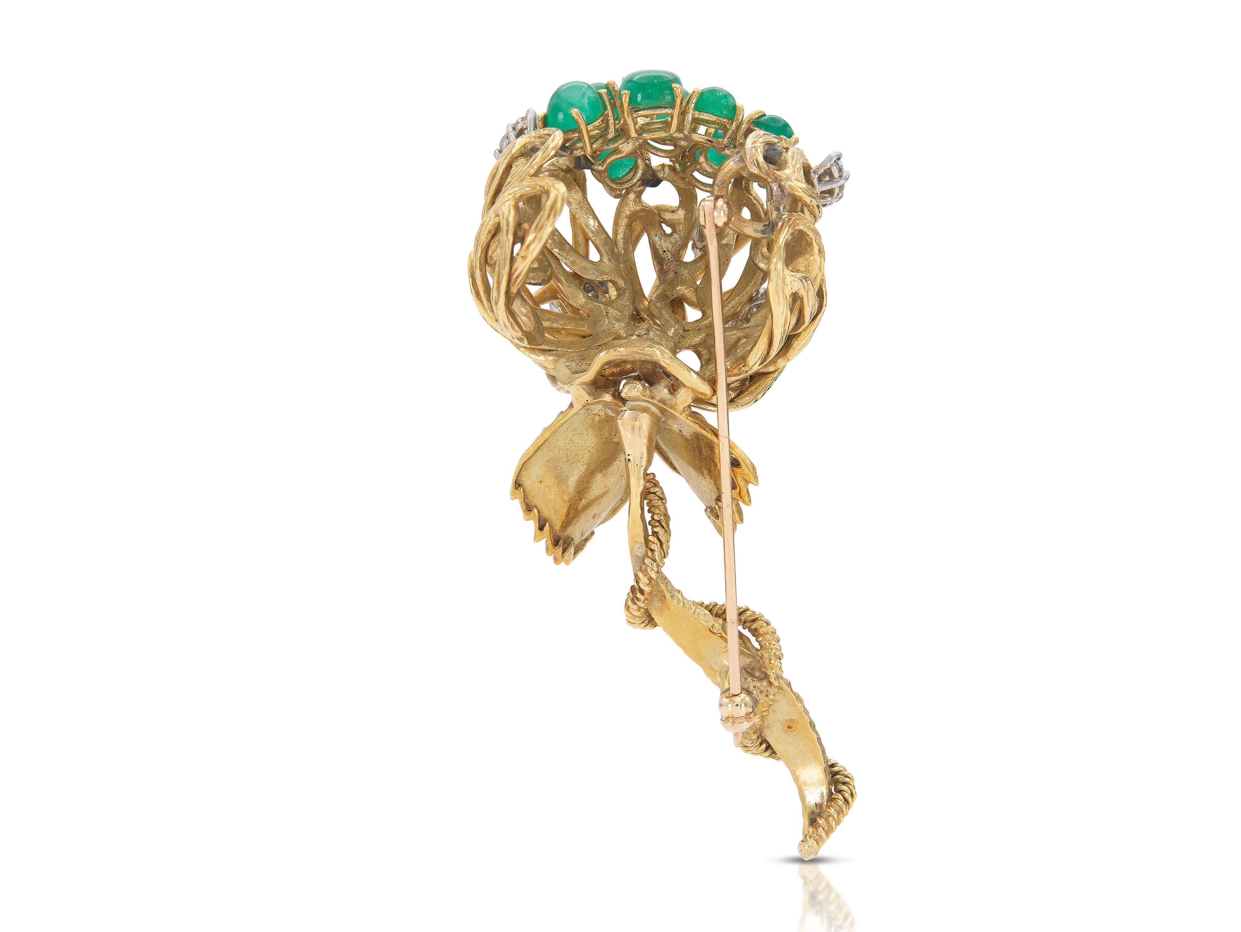 Vintage 1960s Gold Flower Brooch with Emeralds and Diamonds (Broche fleur en or avec émeraudes et diamants) Bon état - En vente à New York, NY