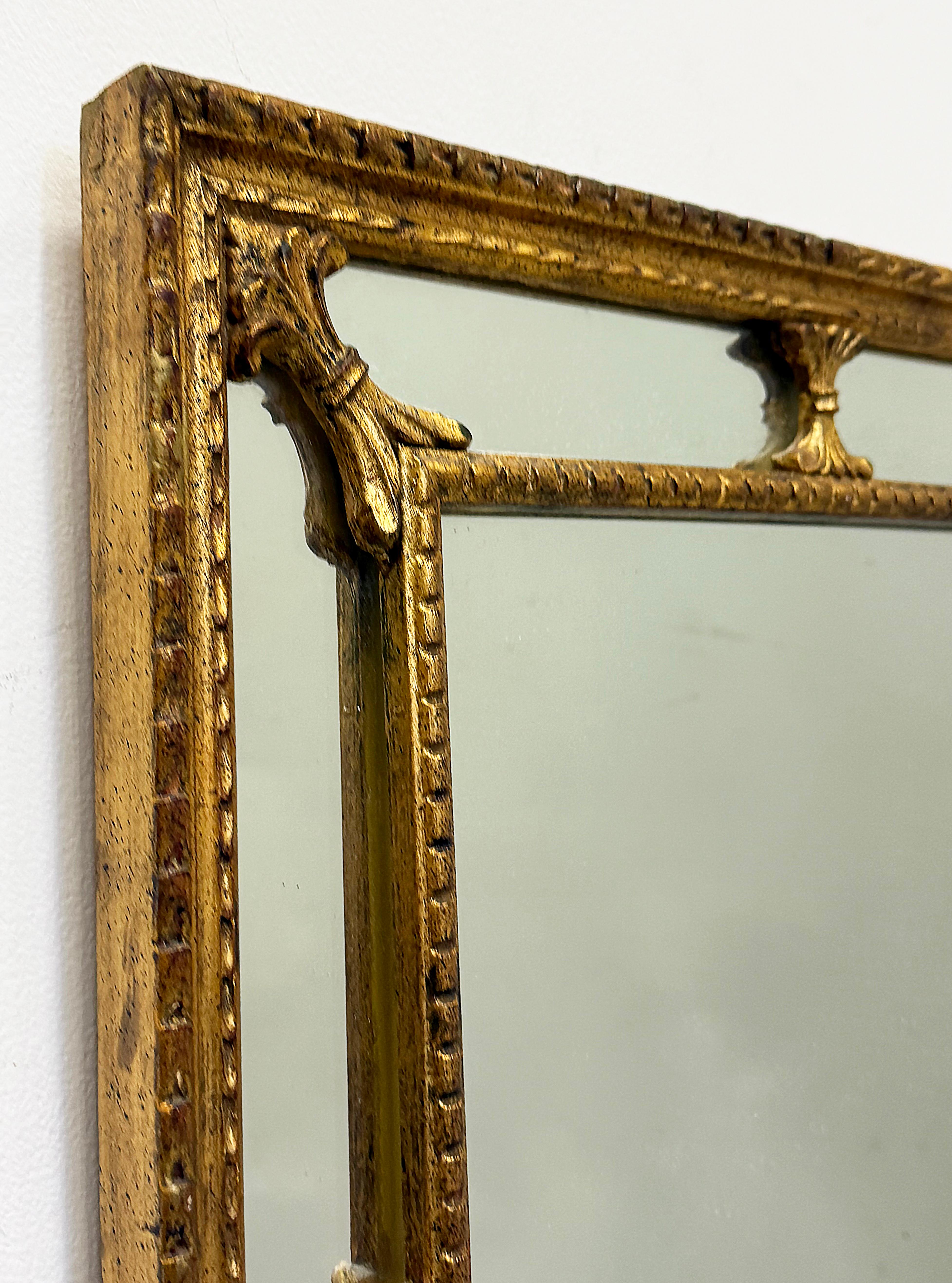 20ième siècle Miroir néoclassique en bois sculpté à la feuille d'or, Vintage 1960s en vente