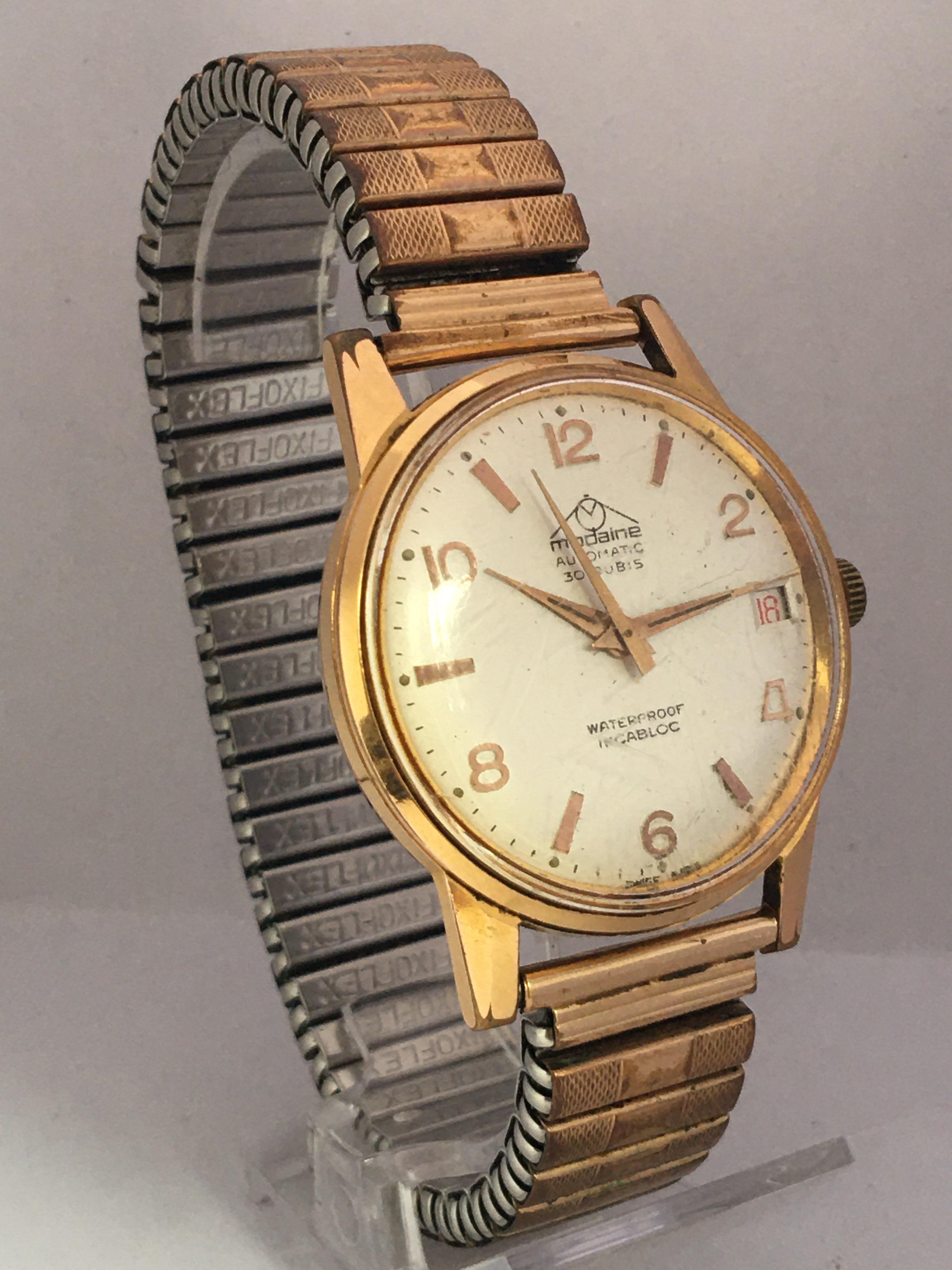 This beautiful pre-owed vintage 35mm Swiss mechanical watch is in good working condition and it is running well. It keeps a good time. Visible signs of ageing and wear with small and light scratches on the glass and on the watch case as shown. The