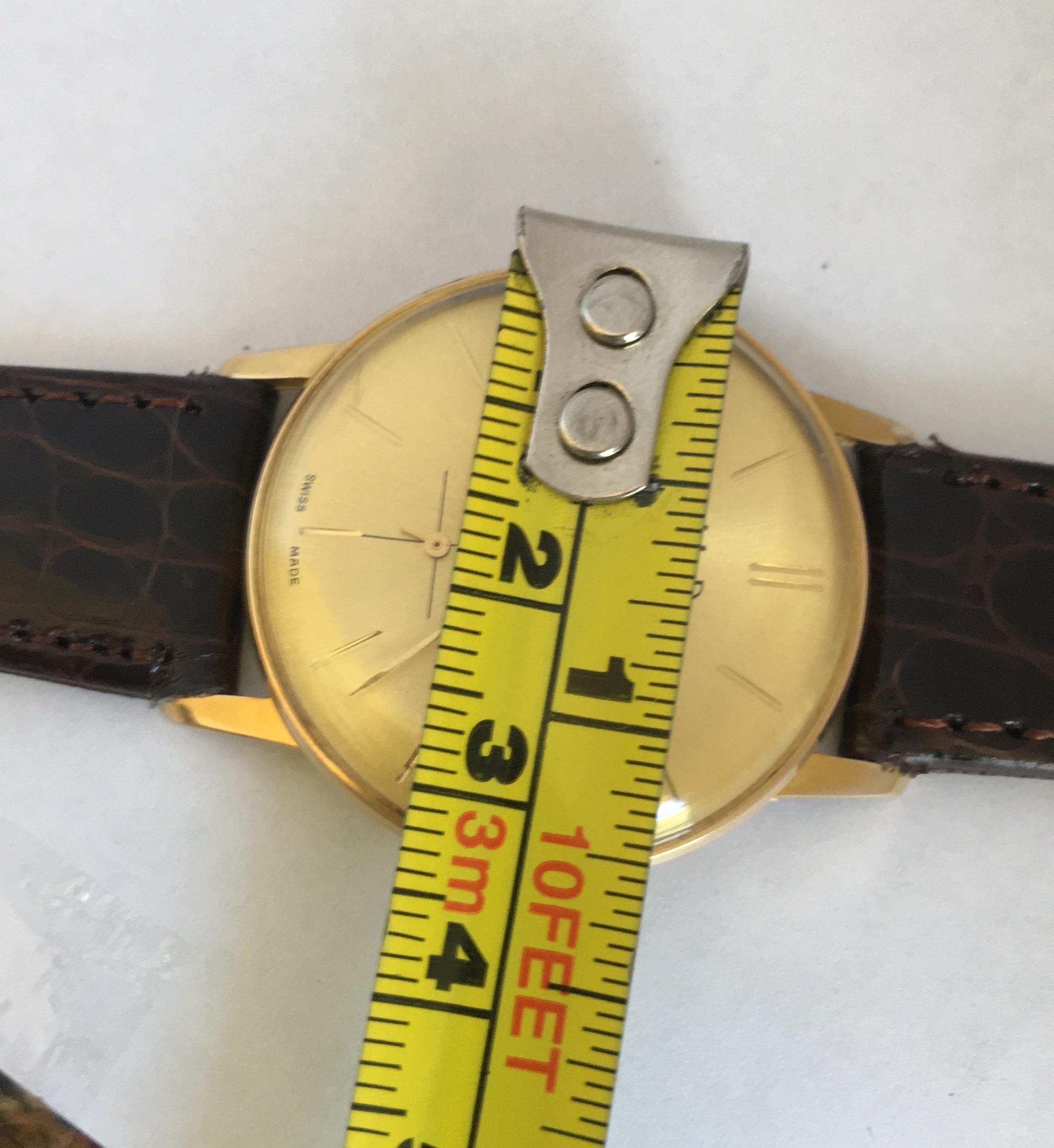 Vintage 1960s Gold-Plated and Stainless Steel Back Swiss Mechanical Watch For Sale 4
