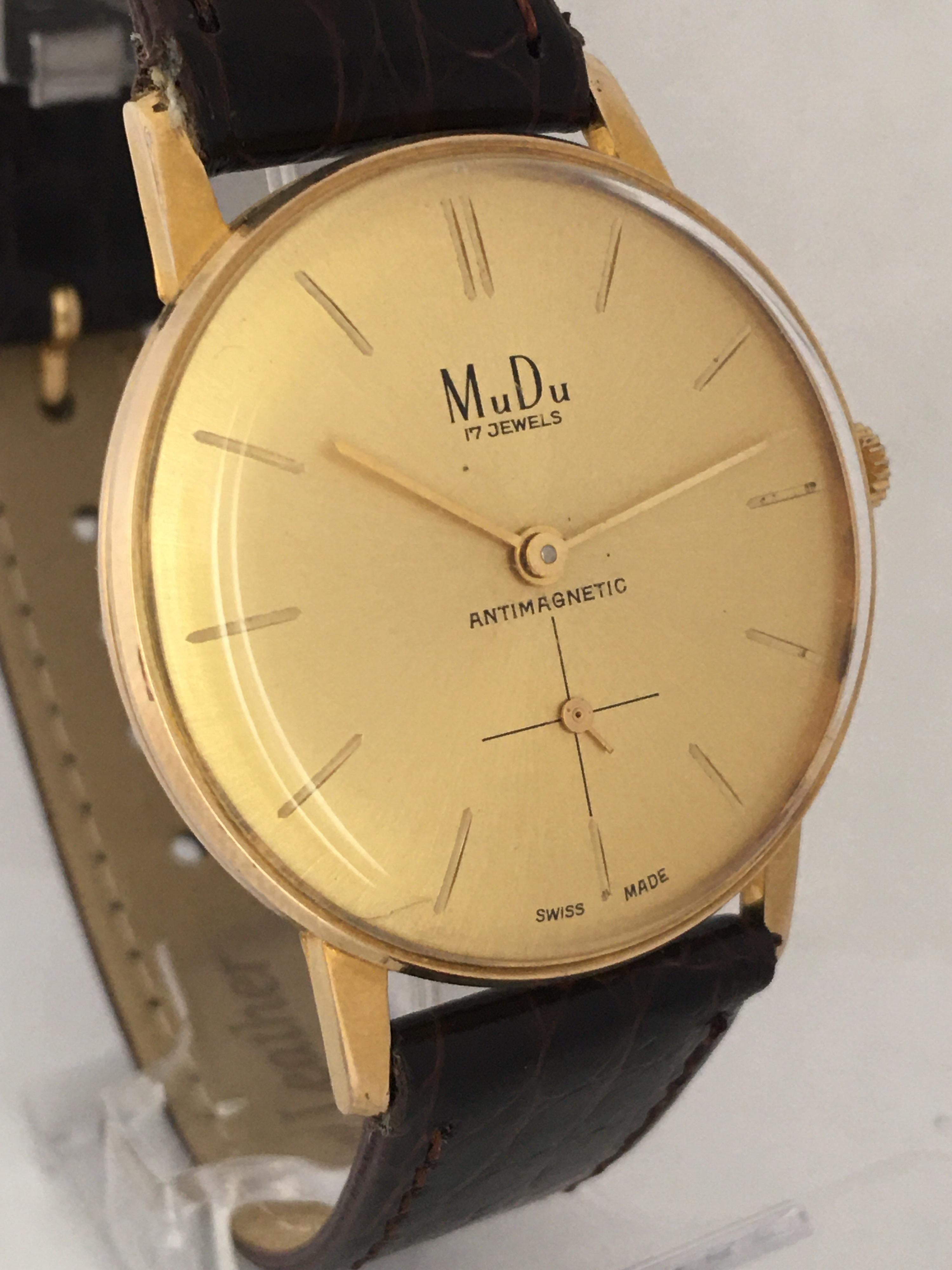 Vintage 1960s Gold-Plated and Stainless Steel Back Swiss Mechanical Watch For Sale 2