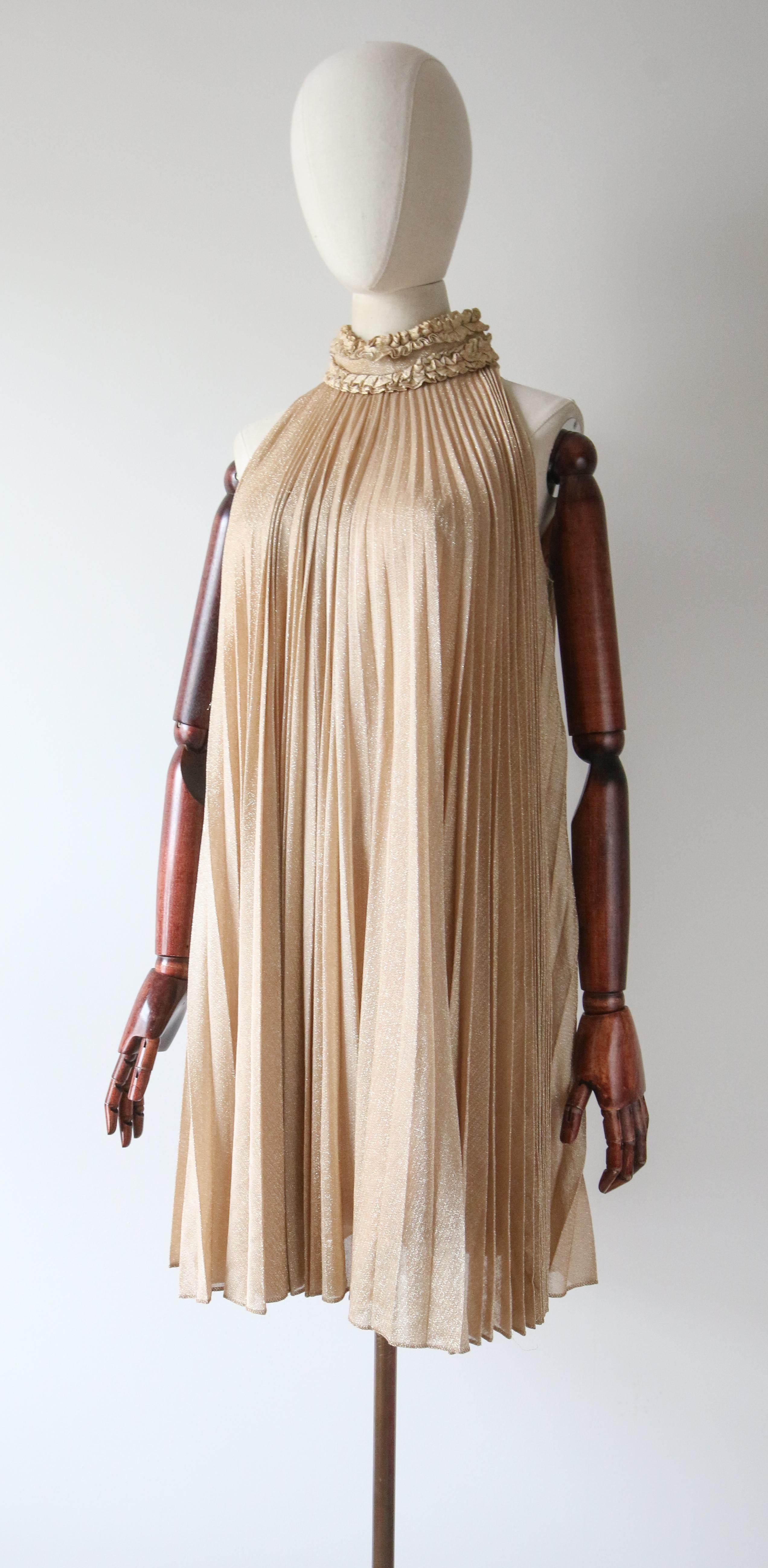 Vestido de lúrex plisado dorado vintage de los años 60 con pliegues en acordeón Vestido de línea A UK 8 US 4 en venta 1