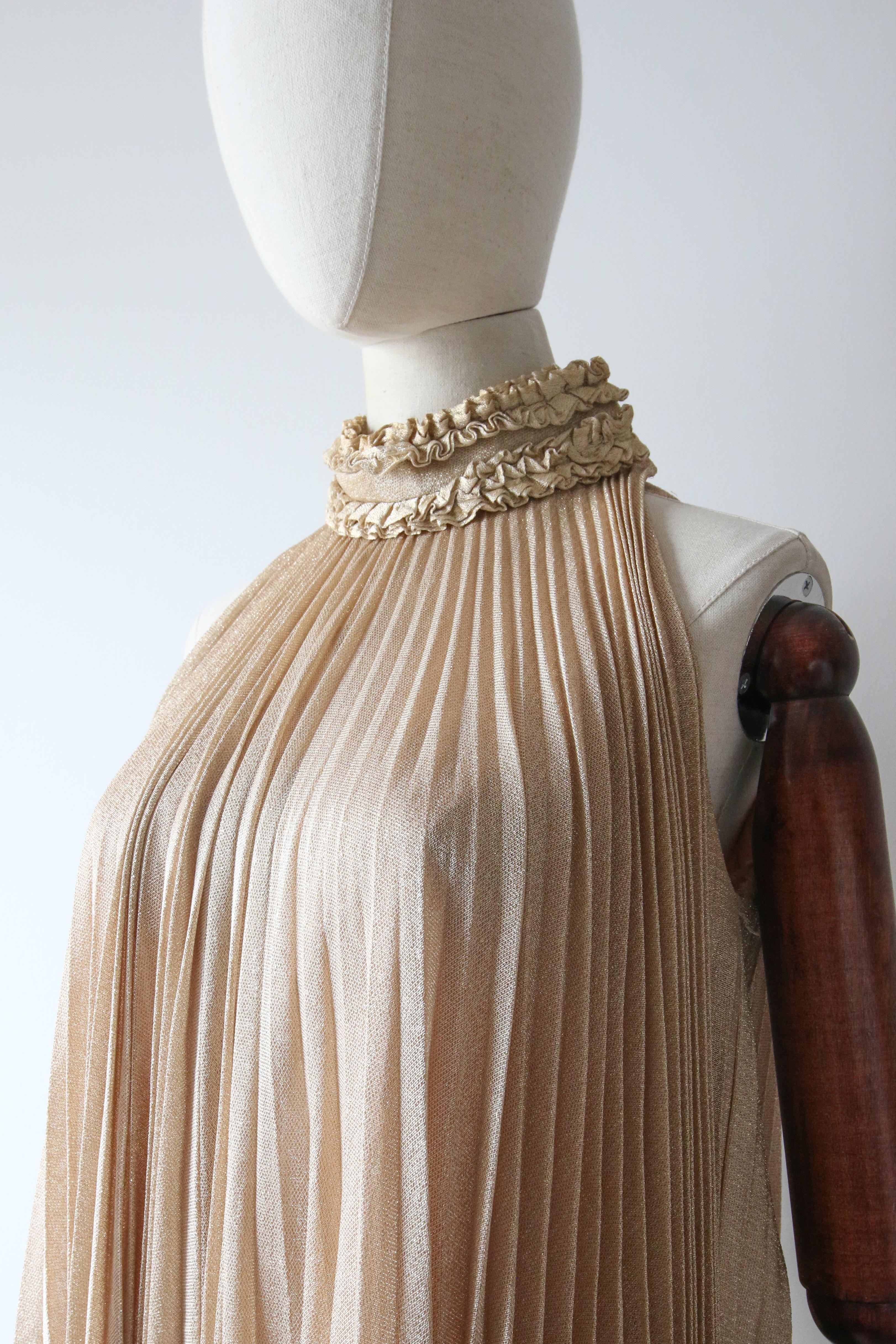 Vestido de lúrex plisado dorado vintage de los años 60 con pliegues en acordeón Vestido de línea A UK 8 US 4 en venta 2