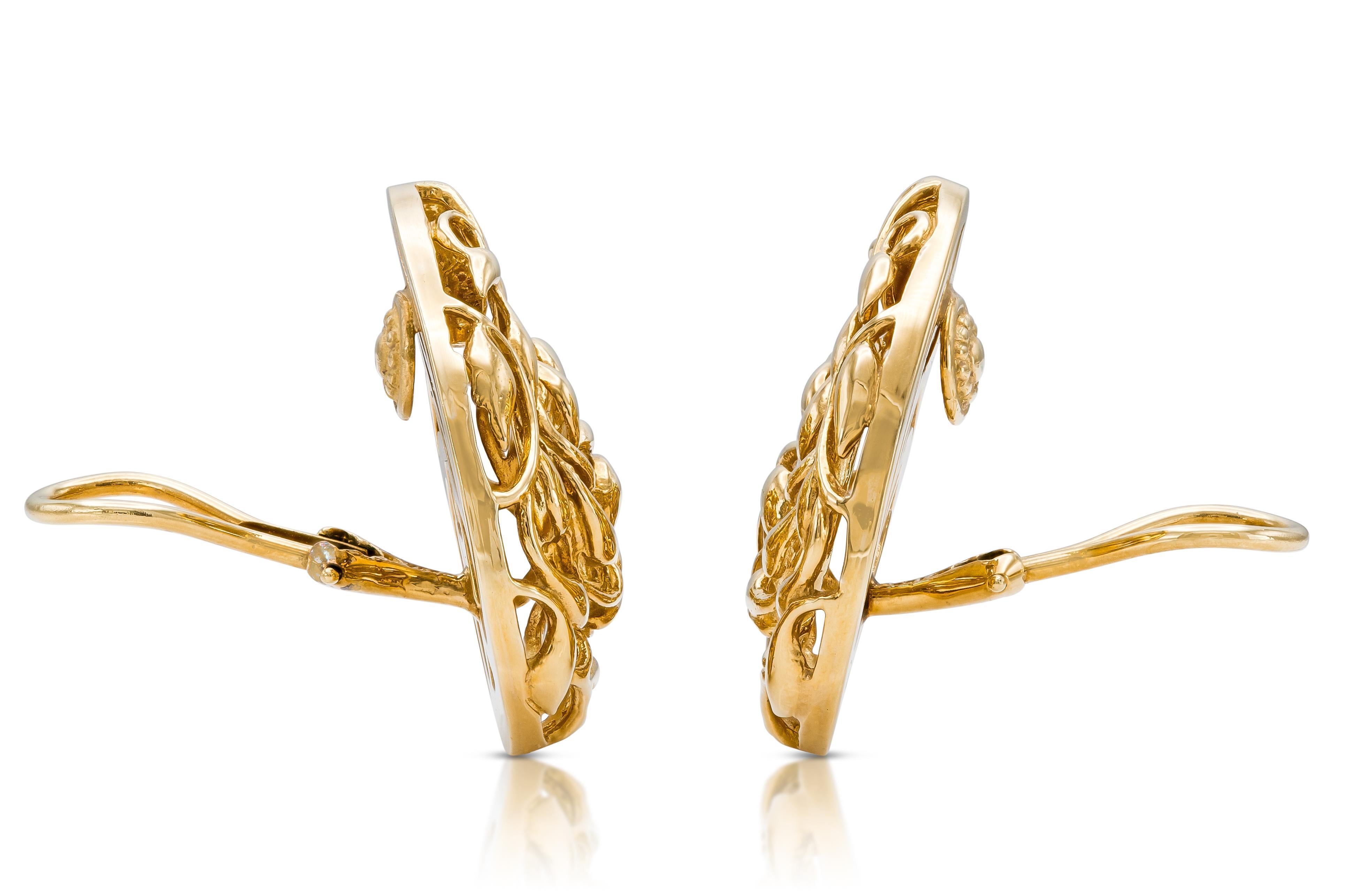Vintage 1960s Gold Muschel Ohrringe im Zustand „Gut“ im Angebot in New York, NY