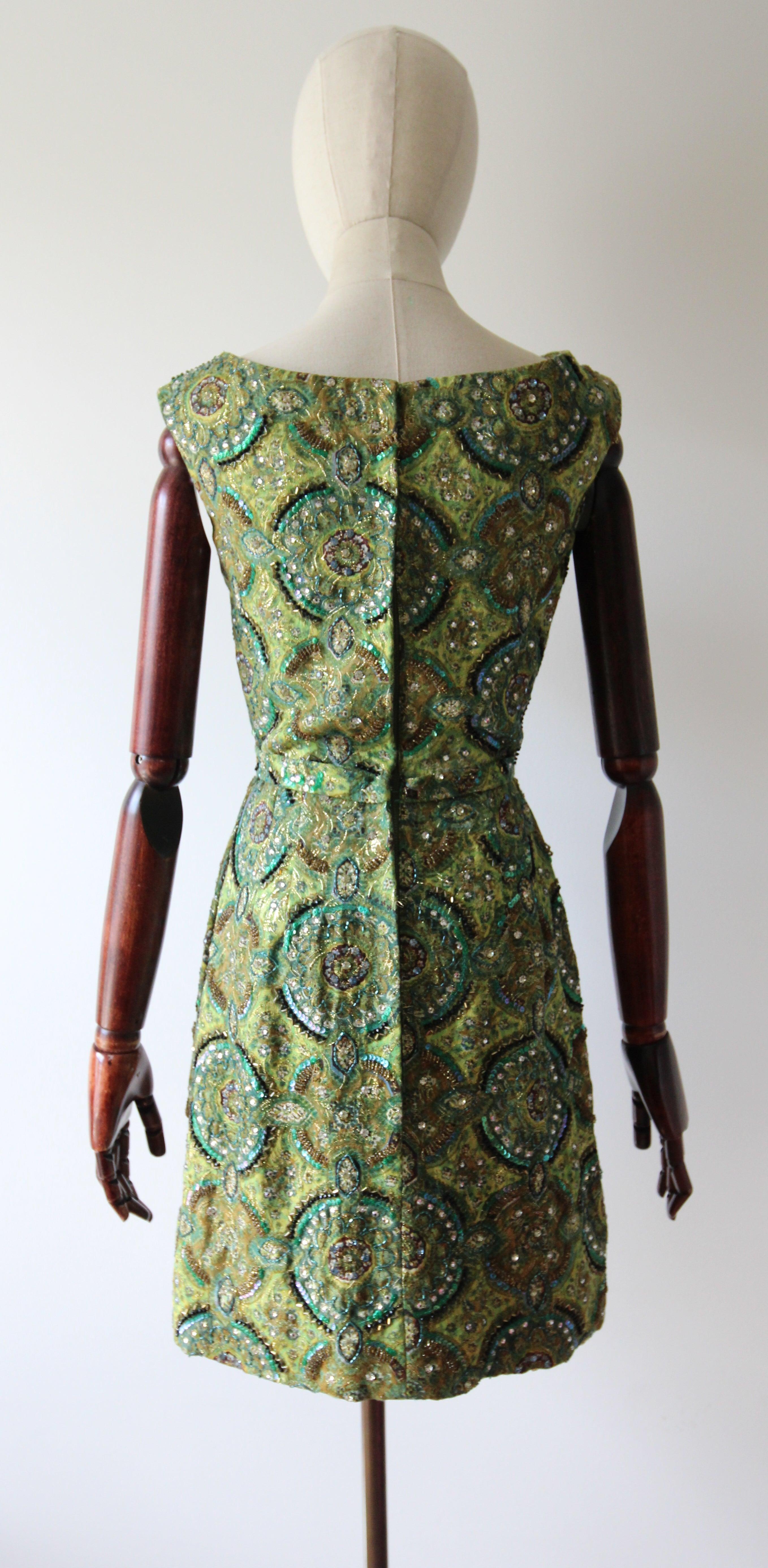 Vintage 1960er Jahre Grün Paisley Perlen Pat Sandler Cocktailkleid UK 6 US 2 im Angebot 5