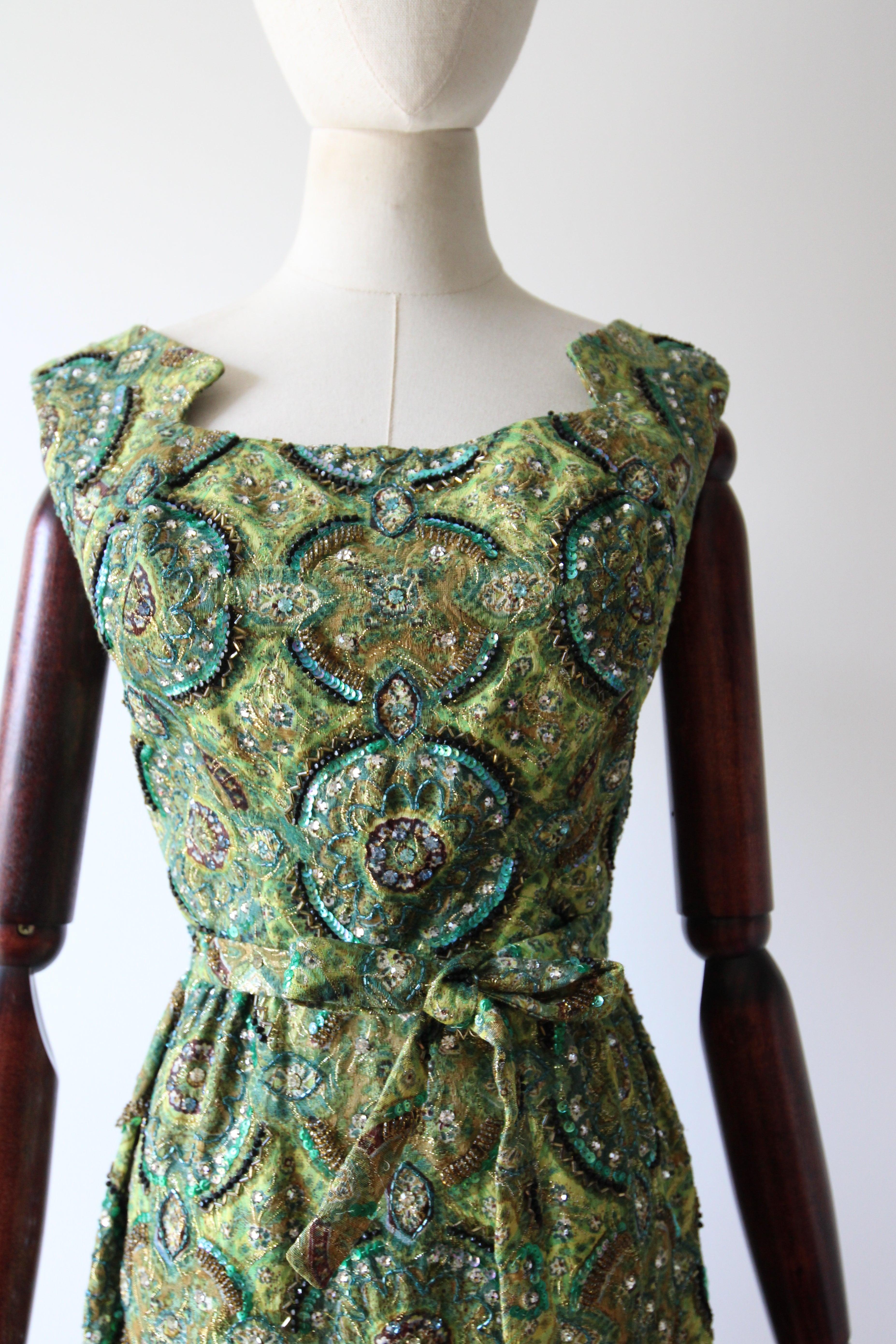 Vintage 1960er Jahre Grün Paisley Perlen Pat Sandler Cocktailkleid UK 6 US 2 (Grau) im Angebot