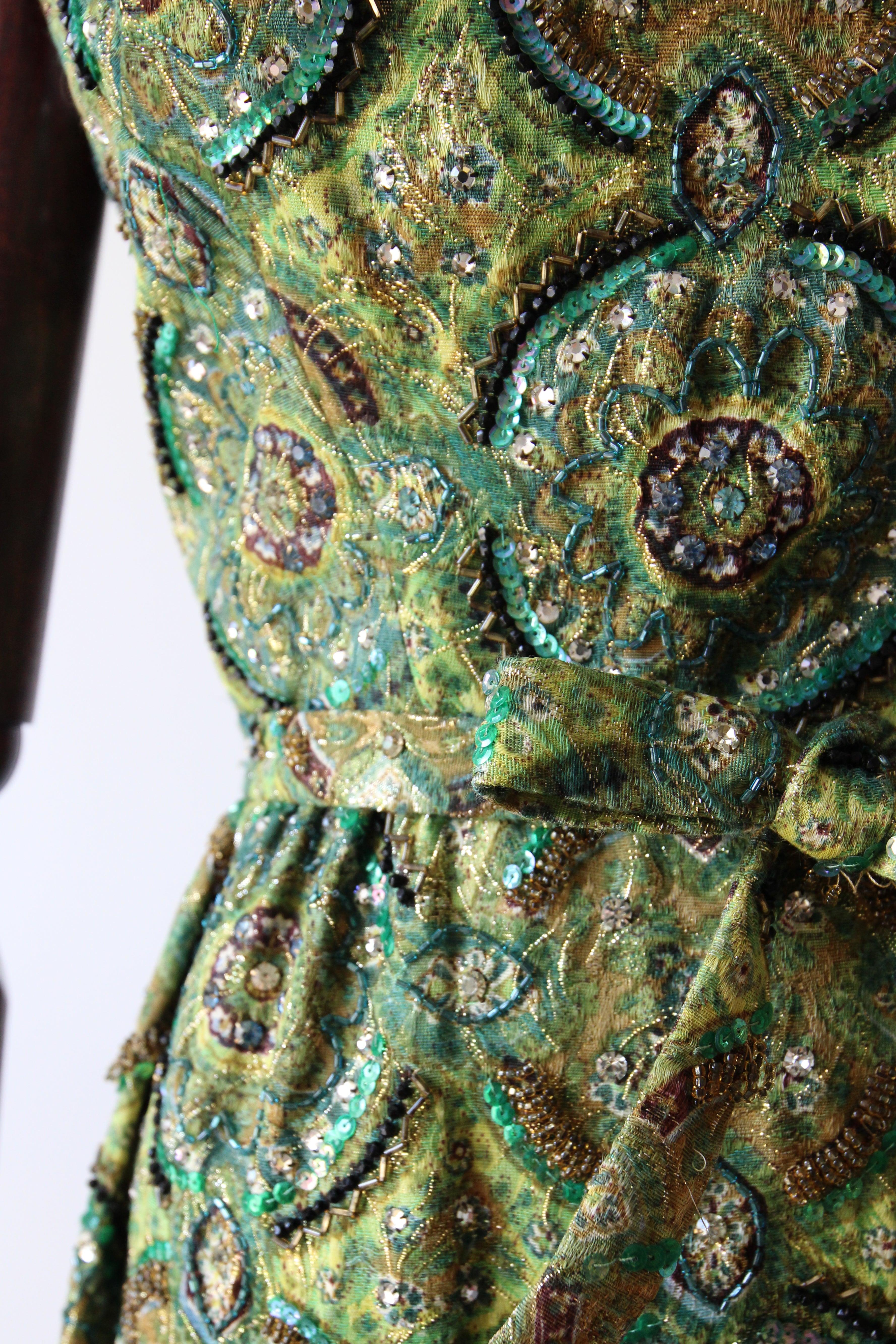 Vintage 1960er Jahre Grün Paisley Perlen Pat Sandler Cocktailkleid UK 6 US 2 im Zustand „Gut“ im Angebot in Cheltenham, GB