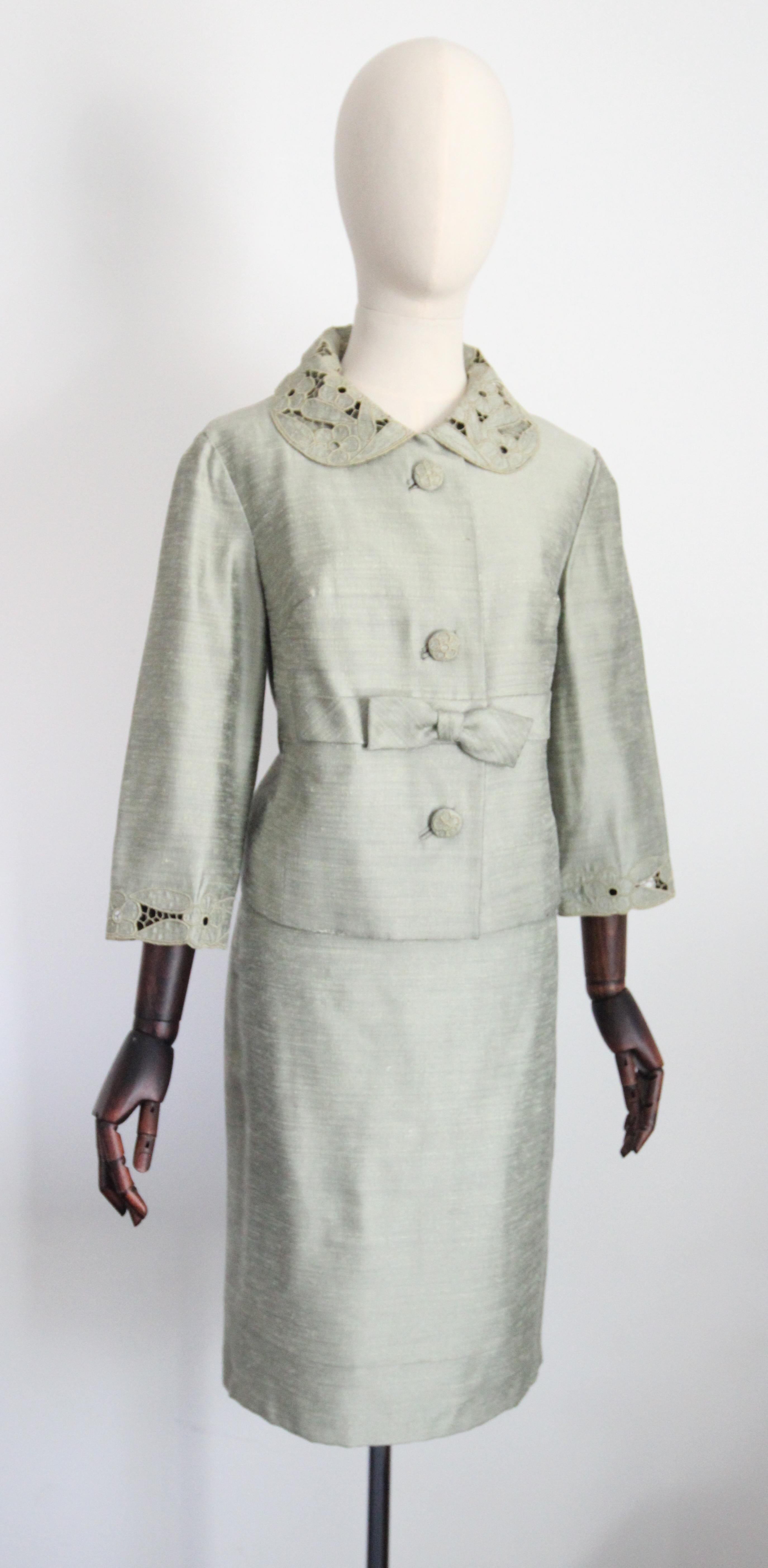 Vintage 1960's Green Sage Silk Skirt Suit Vintage 1960's Suit UK 8-10 US 4-6 In Good Condition For Sale In Cheltenham, GB