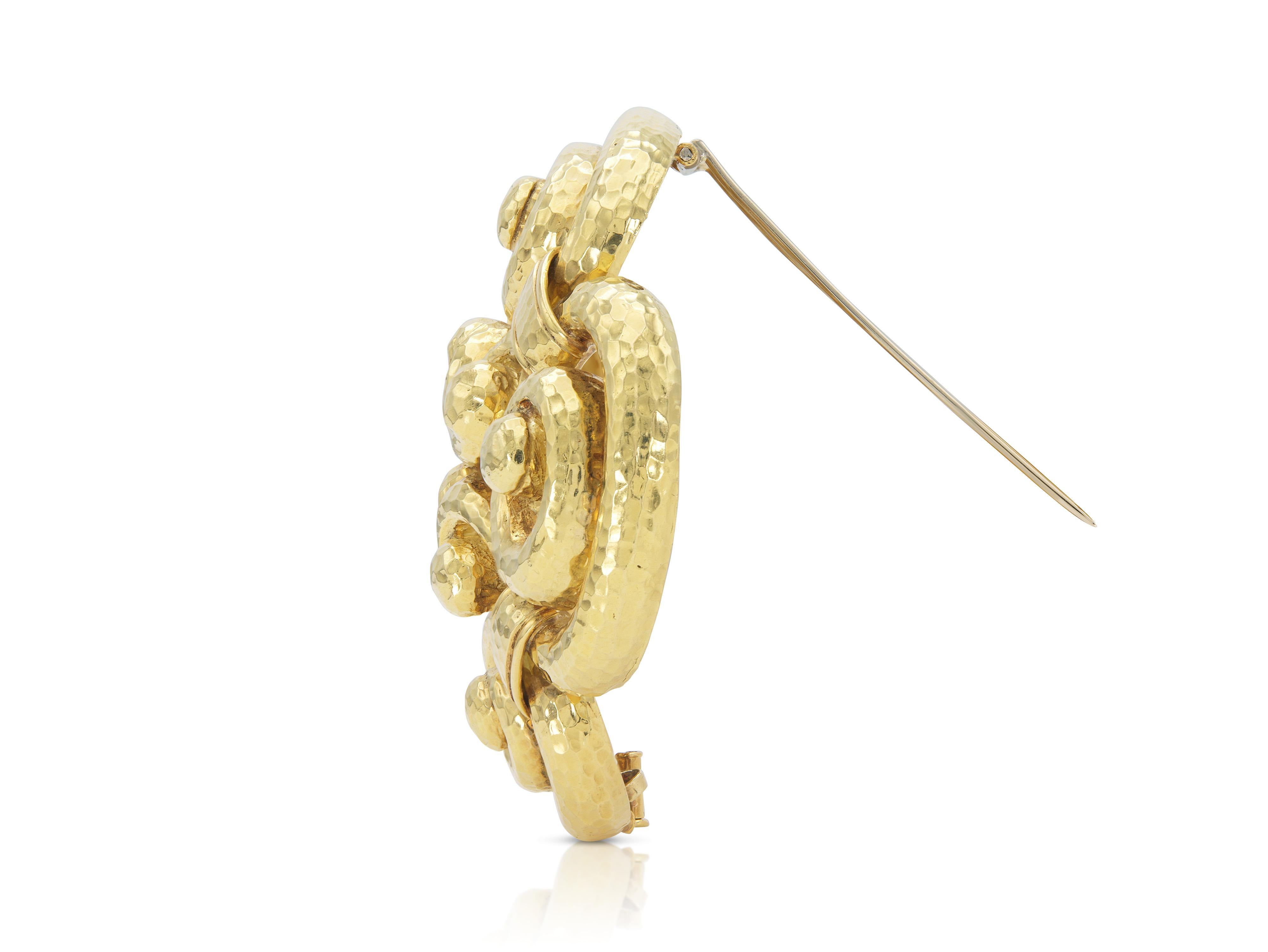 Spilla a volute in oro martellato vintage del 1960 In condizioni buone in vendita a New York, NY