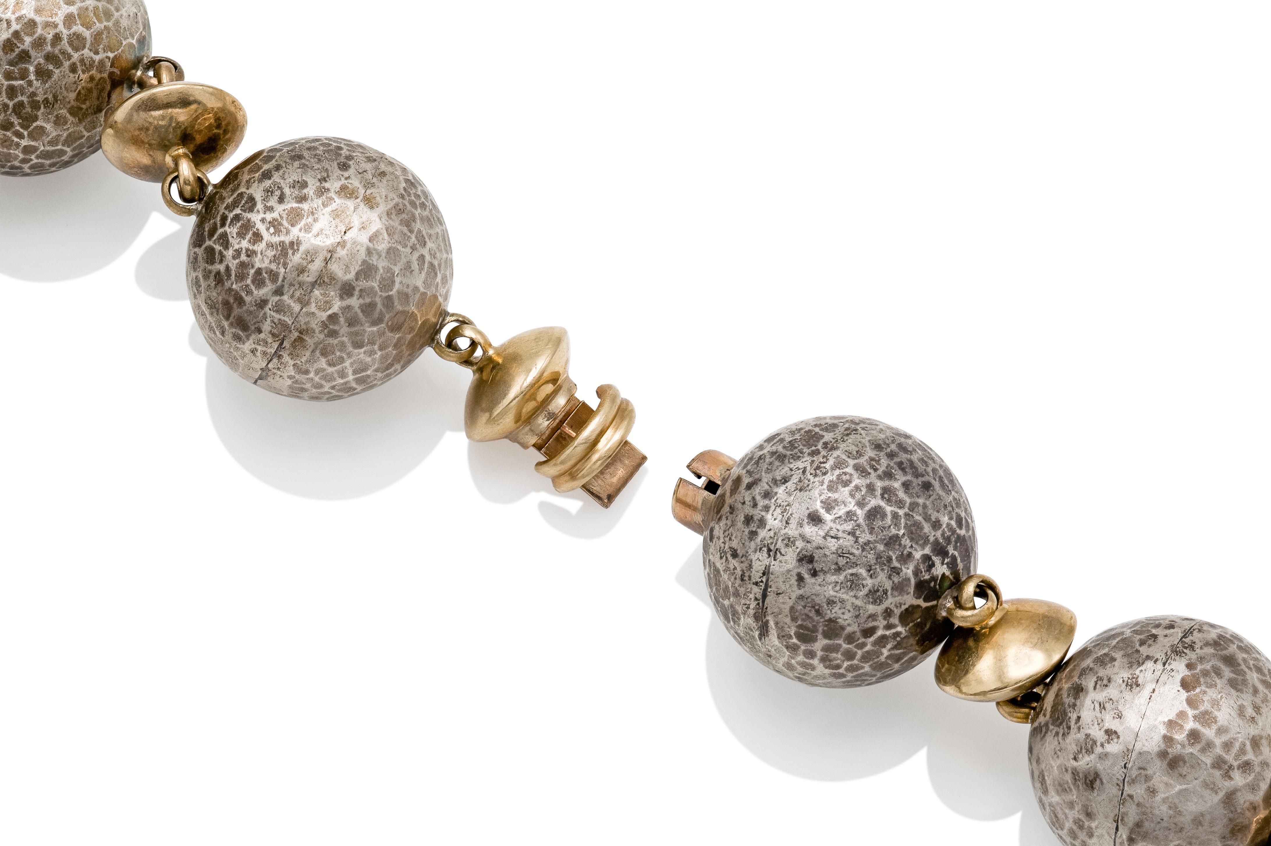Donna Collana di bolle d'argento martellato vintage del 1960 in vendita