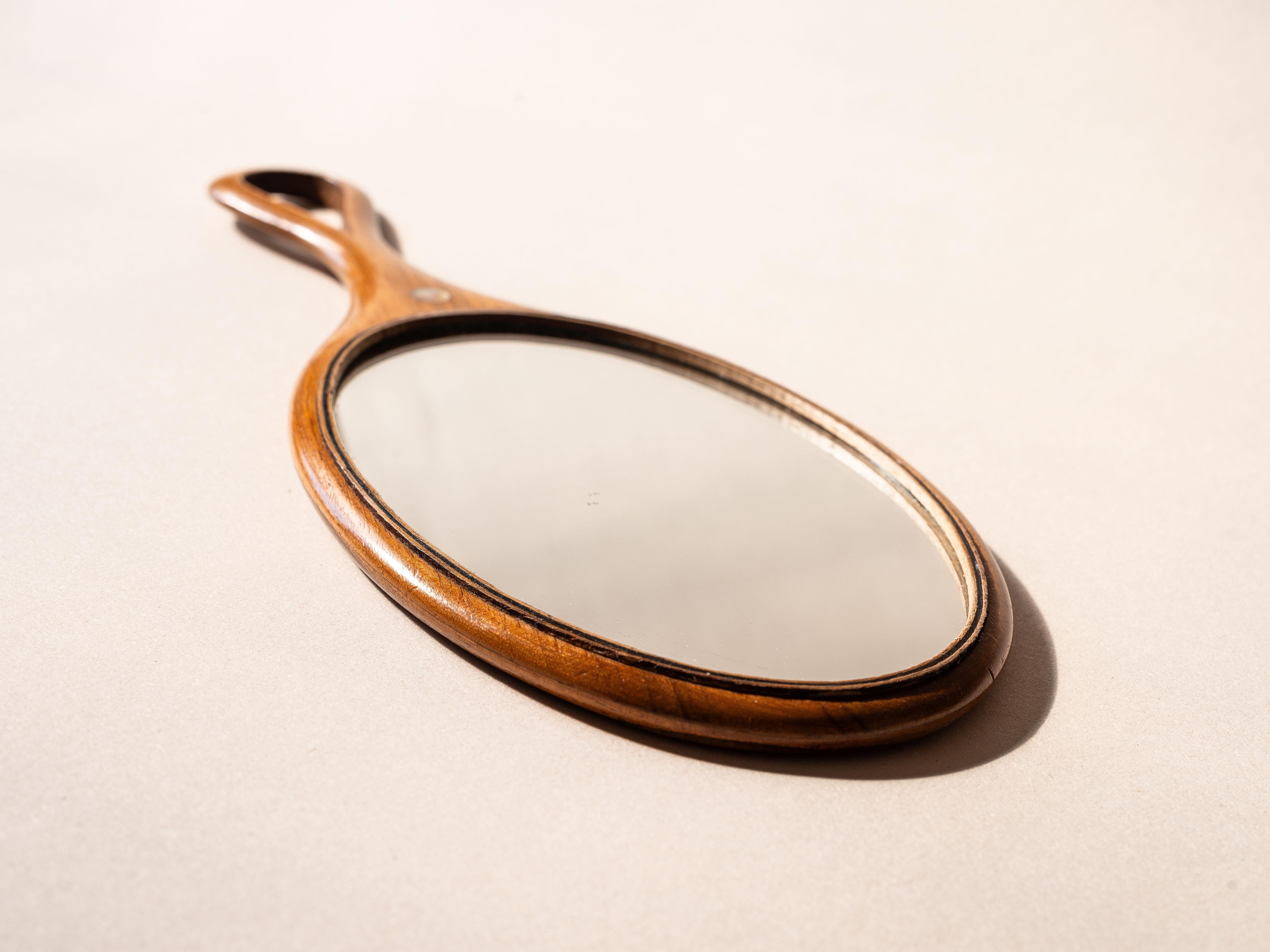 Miroir à la main vintage des années 1960 en bois fruitier avec incrustation de nacre en vente 2