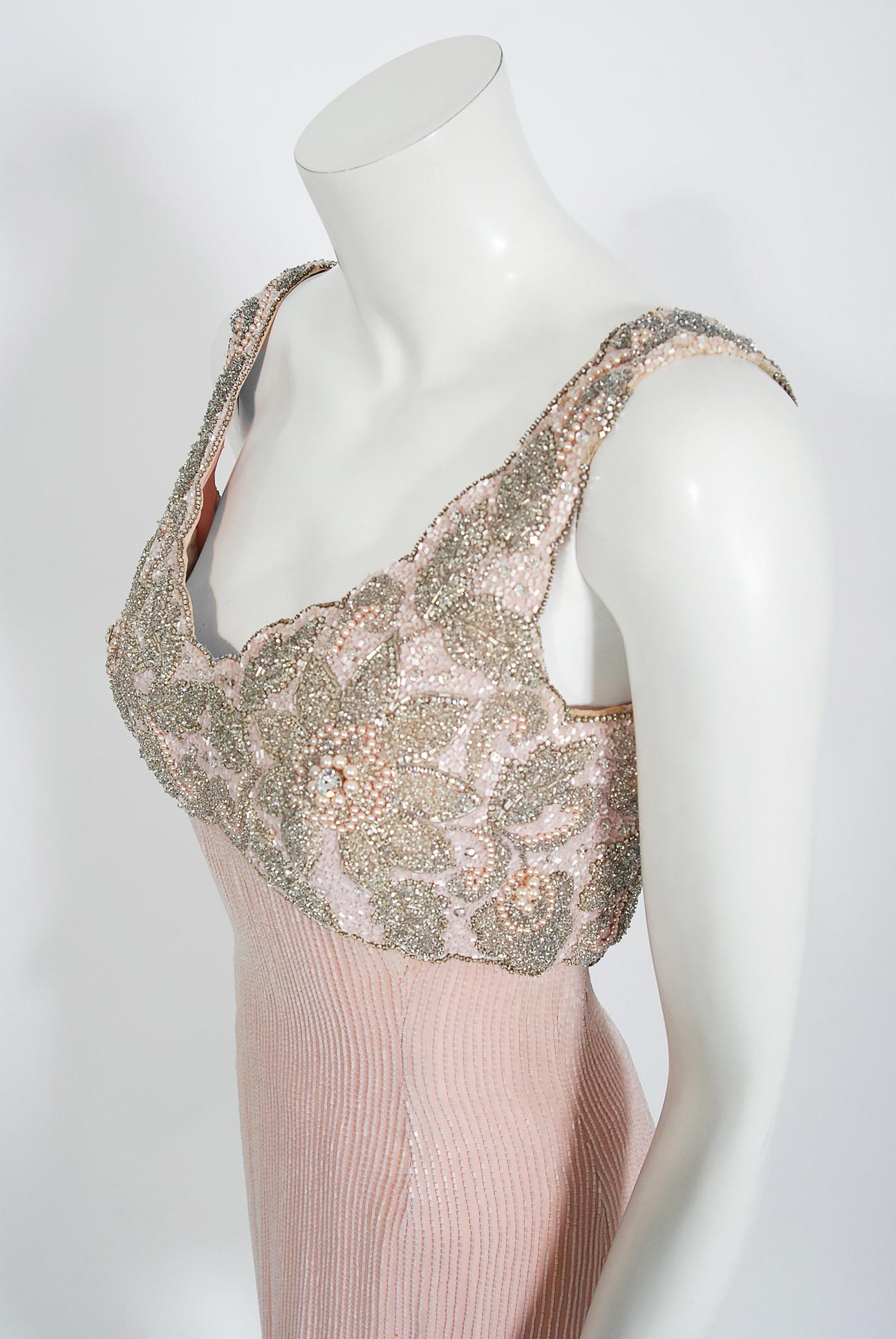 Helen Rose Couture Vintage 1960er Jahre Sanduhrkleid aus rosa Seide mit Perlenbesatz Damen im Angebot