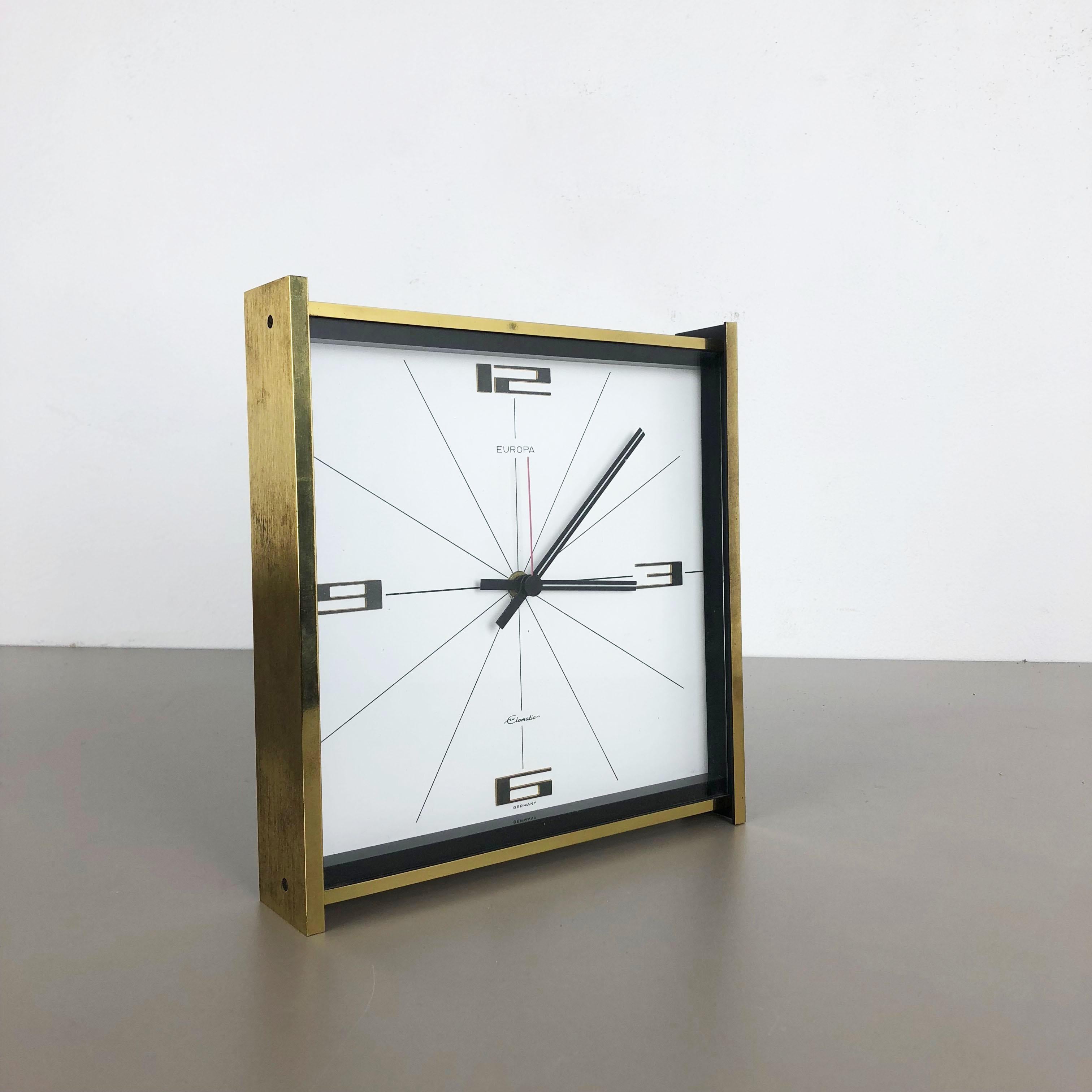 Vintage 1960s Hollywood Regency Brass Table Clock Europa Junghans, Germany In Good Condition In Kirchlengern, DE
