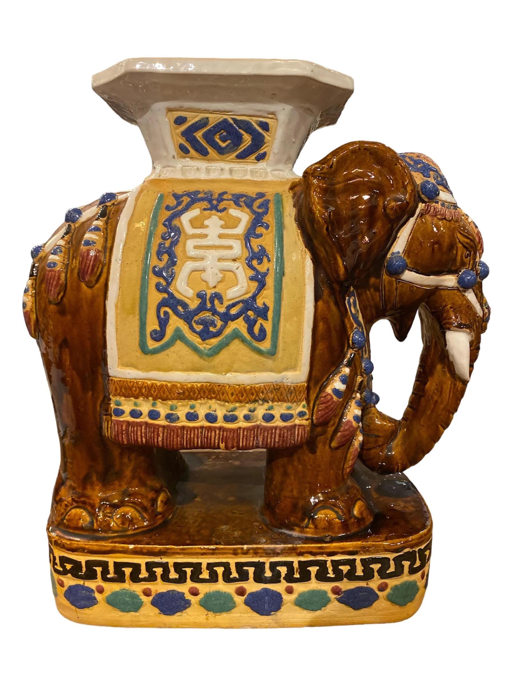 Allemand Vintage 1960s Hollywood Regency Hand Painted Terracotta Elephant Plant Stand en vente
