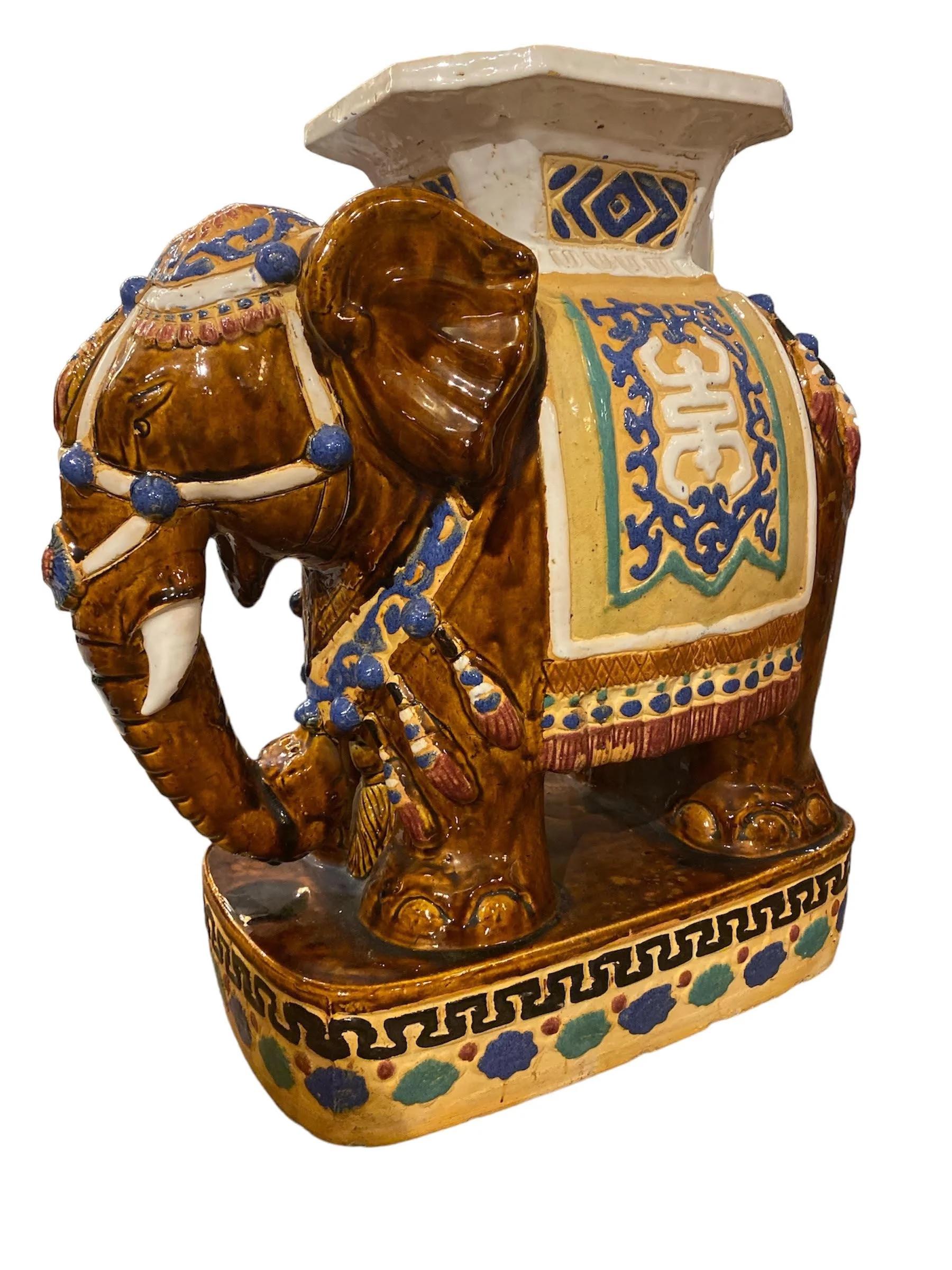 Terre cuite Vintage 1960s Hollywood Regency Hand Painted Terracotta Elephant Plant Stand en vente