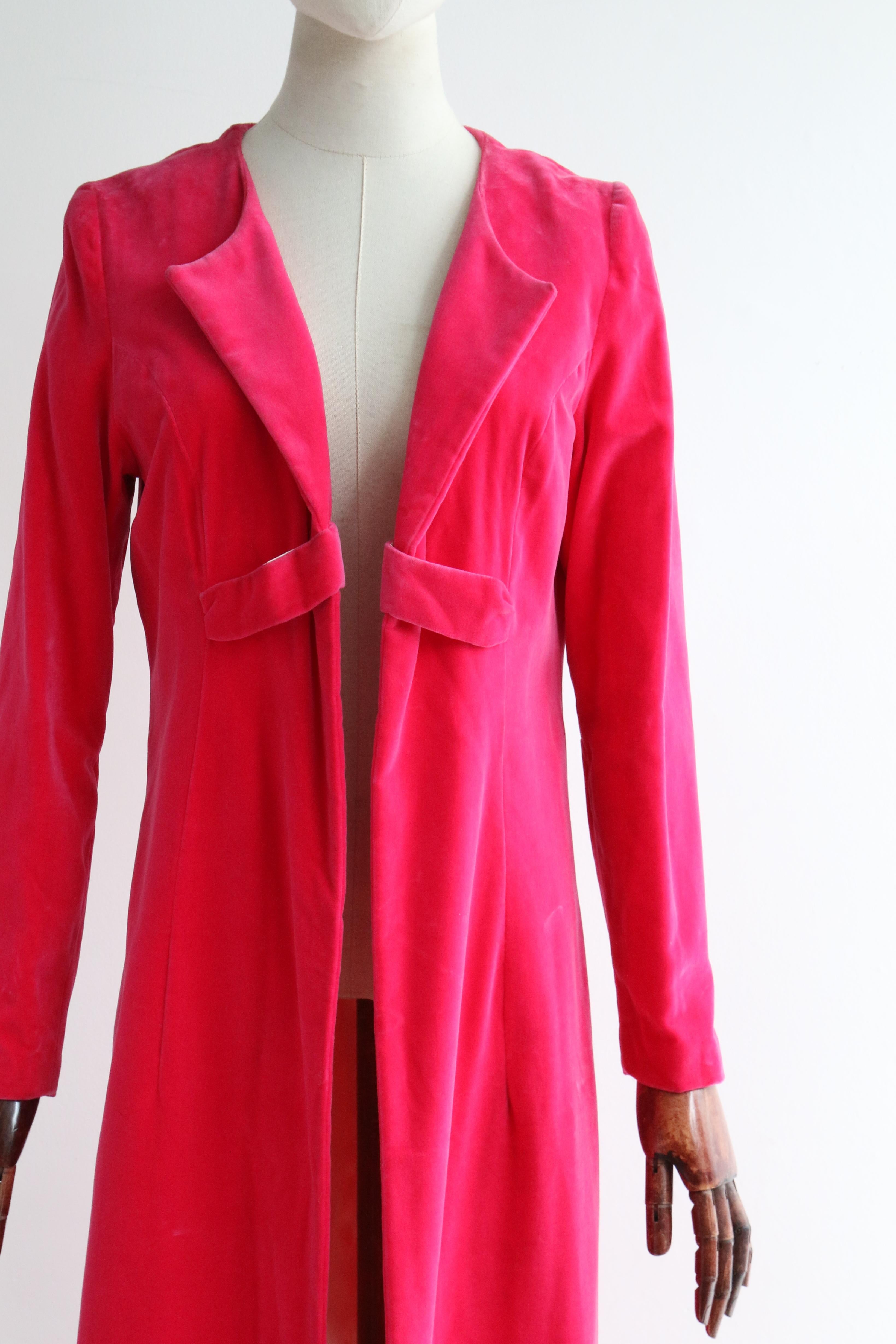 Vintage 1960's Hot Pink Velvet Evening Coat UK 12 US 8 In Good Condition For Sale In Cheltenham, GB