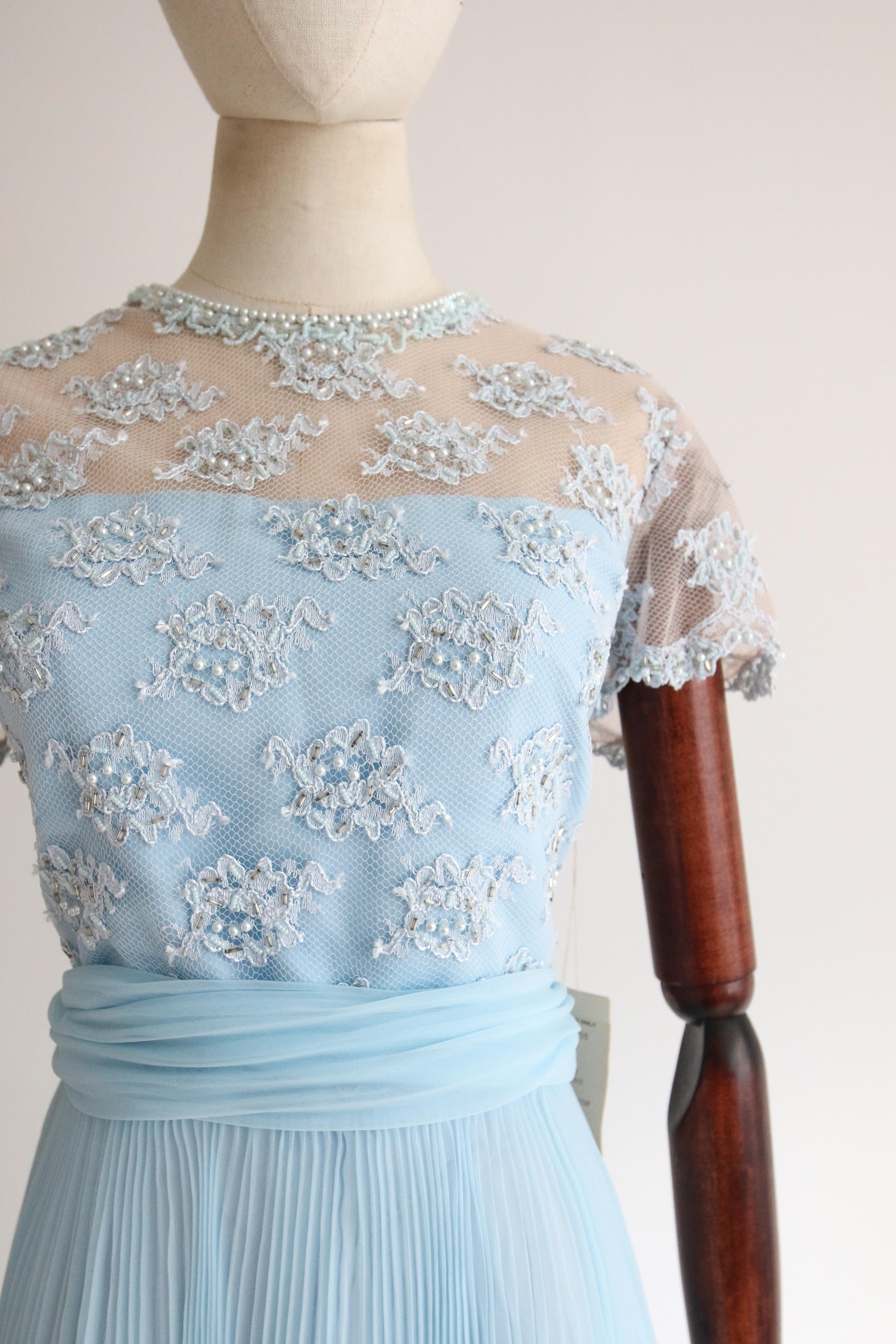 Vintage 1960's Eisblau Chiffon und Spitze plissiert Kleid UK 12 US 8 Damen im Angebot