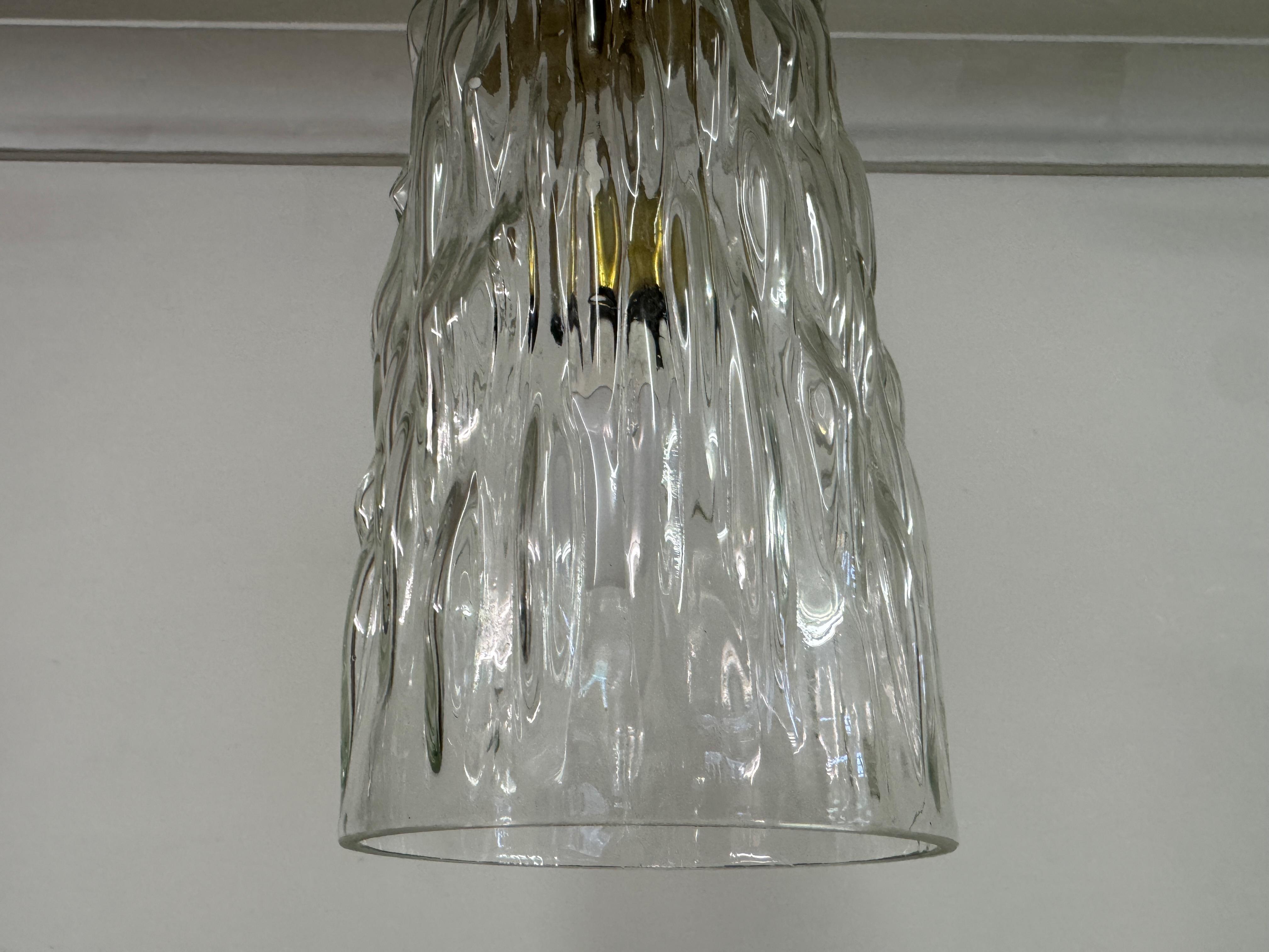 XX secolo Ciondolo da soffitto in vetro ghiaccio e ottone, vintage 1960 in vendita