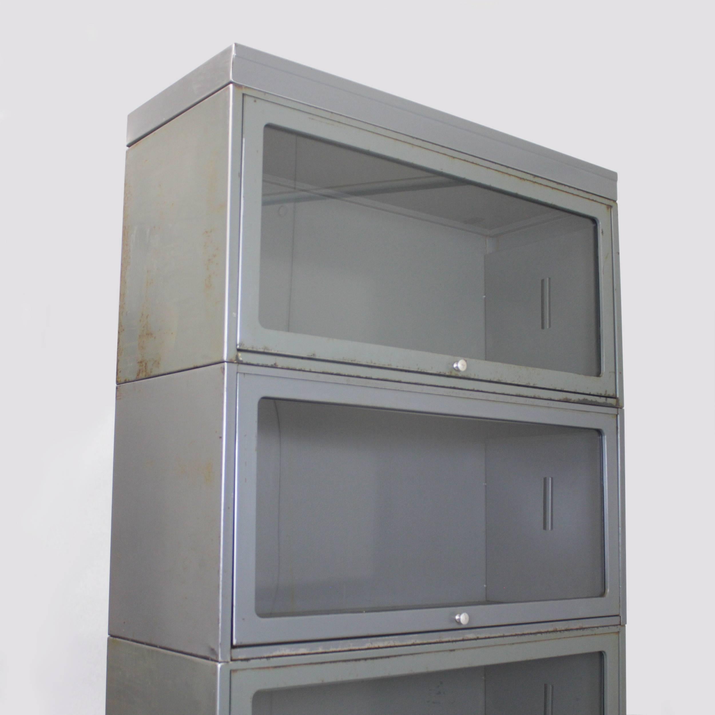 Industriel Vintage 1960s Industrial Five Stack Gray Steel Metal Barrister Bookcase (Bibliothèque industrielle à cinq piles en acier gris) en vente