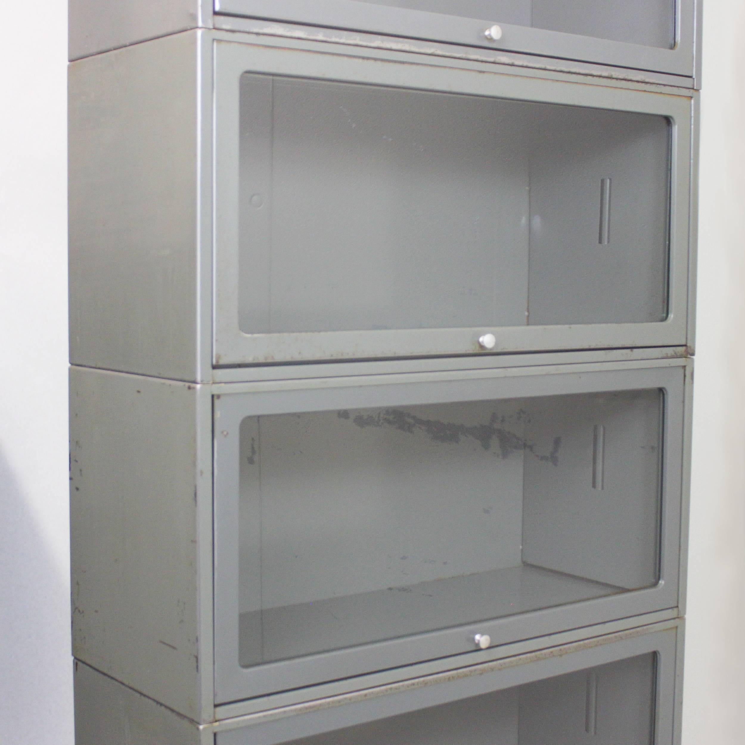 Américain Vintage 1960s Industrial Five Stack Gray Steel Metal Barrister Bookcase (Bibliothèque industrielle à cinq piles en acier gris) en vente