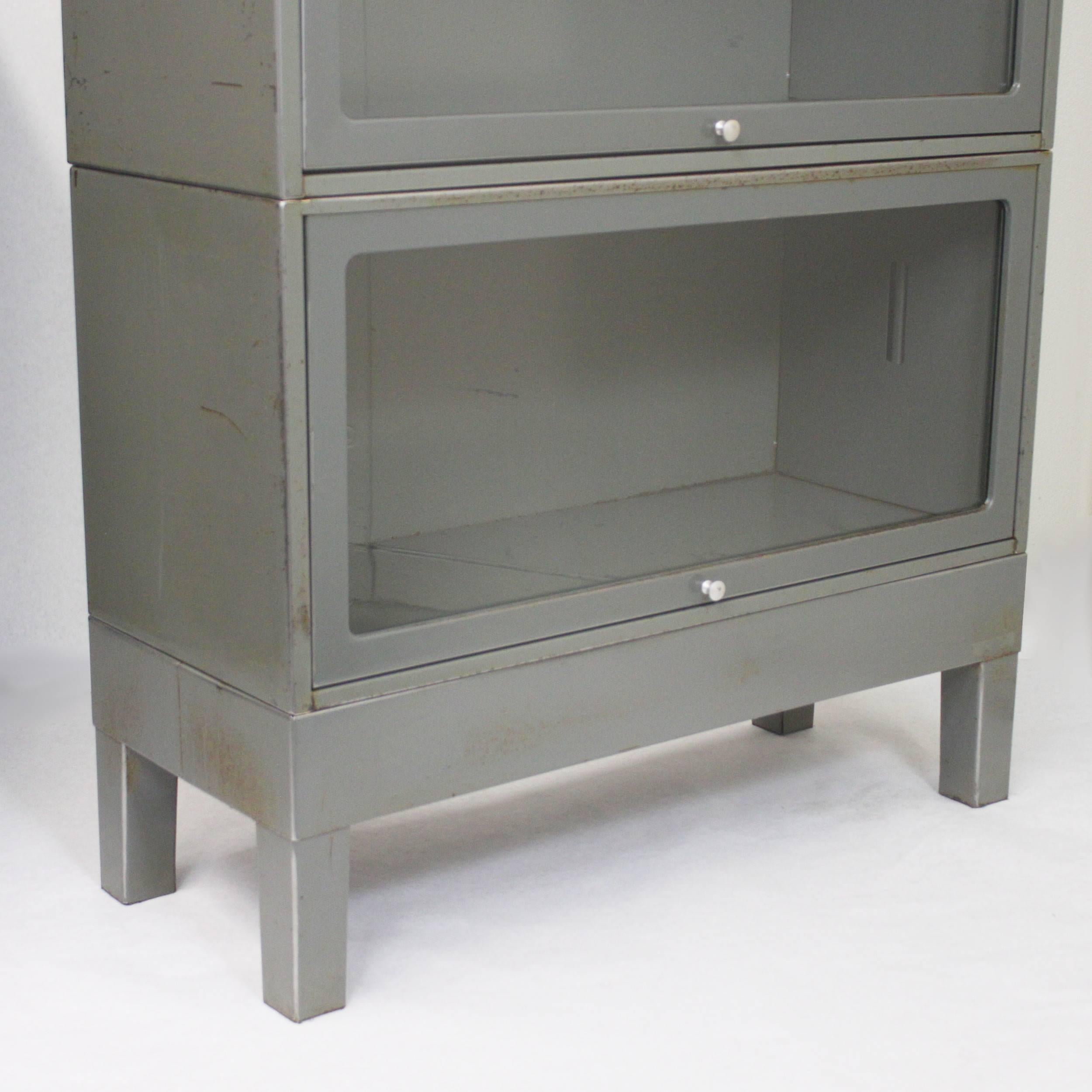 Vintage 1960s Industrial Five Stack Gray Steel Metal Barrister Bookcase (Bibliothèque industrielle à cinq piles en acier gris) Excellent état - En vente à Lafayette, IN