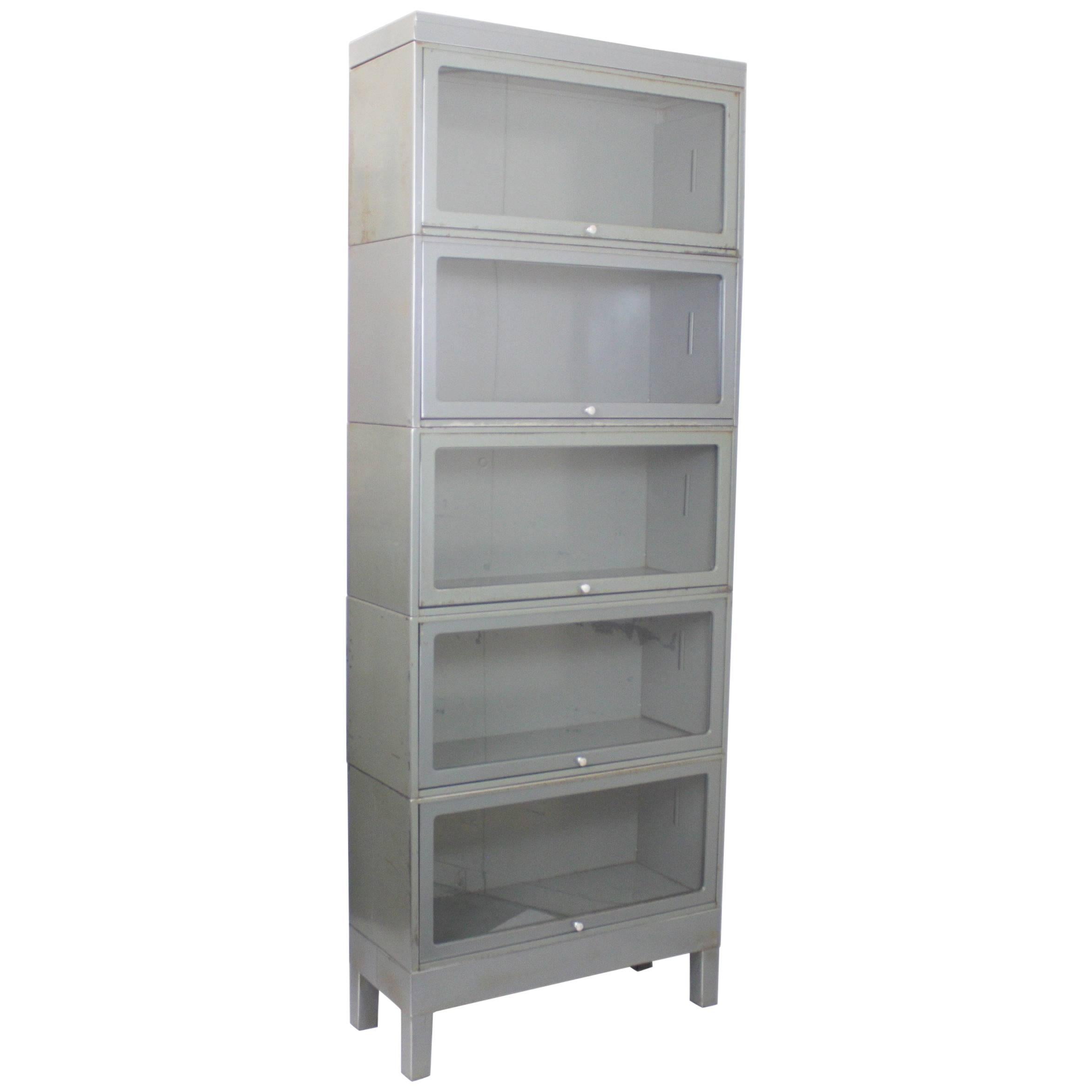 Vintage 1960s Industrial Five Stack Gray Steel Metal Barrister Bookcase (Bibliothèque industrielle à cinq piles en acier gris)