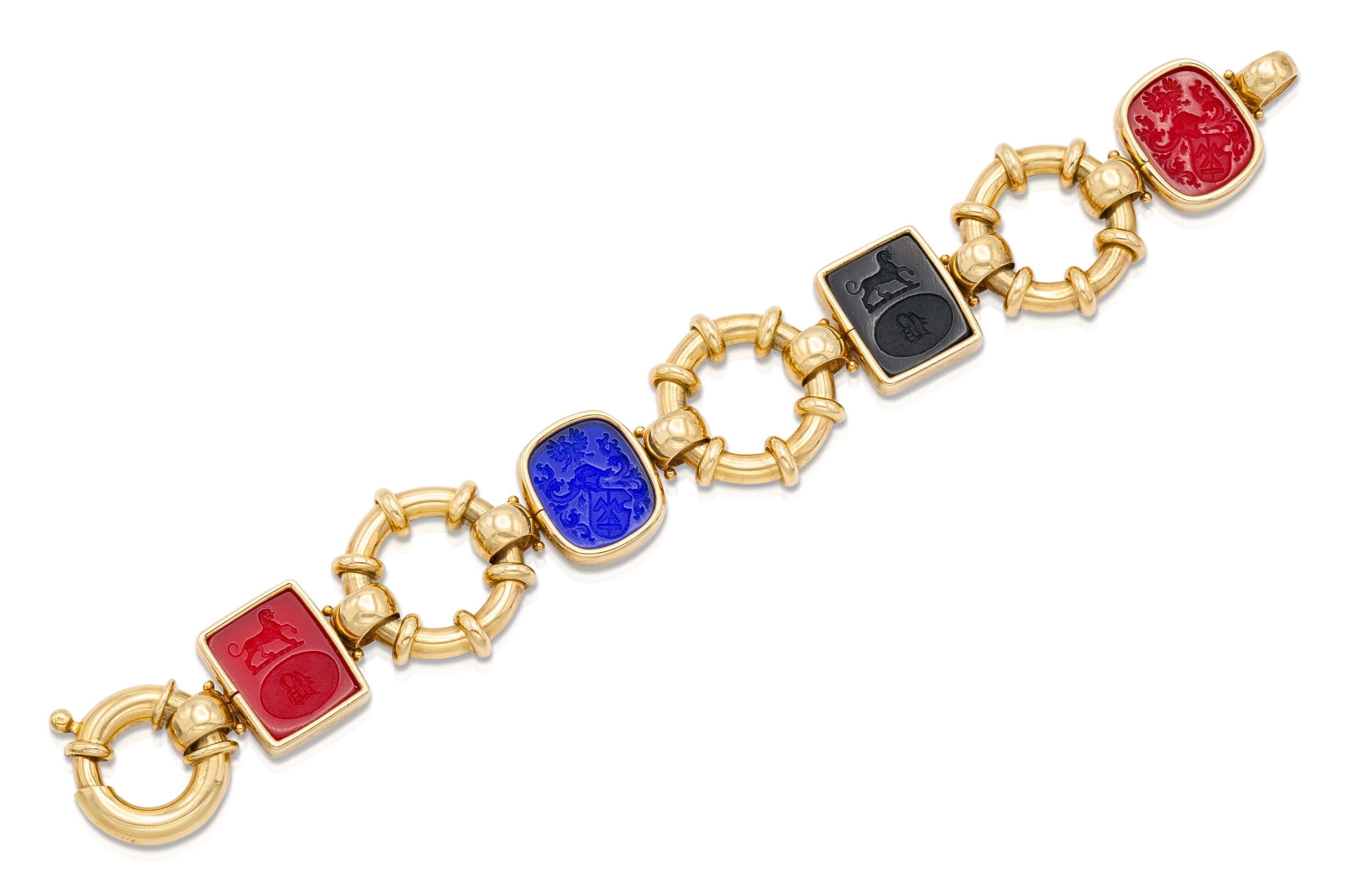 Finley aus 18k Gelbgold mit vier Intaglios.
Circa 1960er Jahre
Größe 7 Zoll